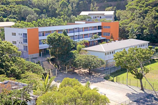 Le Sacré-Cœur devenait trop petit. Le 1er mars 1966, le collège Marcellin-Champagnat, niché dans un creux de la Vallée-des-Colons, effectuait donc sa première rentrée.