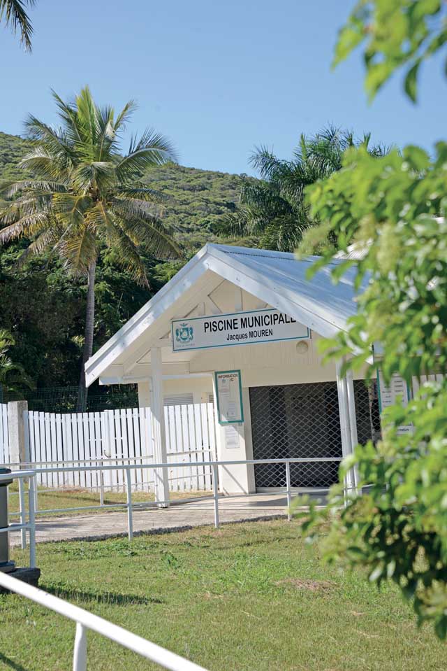 Il est question de fêter son anniversaire après sa fermeture saisonnière : comme pour le stade de Magenta, la piscine du Ouen Toro a été inaugurée en 1966 par l’alpiniste Maurice Herzog, le ministre des Sports de l’époque. De même que le premier bassin du Cercle des nageurs calédoniens, à l’Orphelinat.
