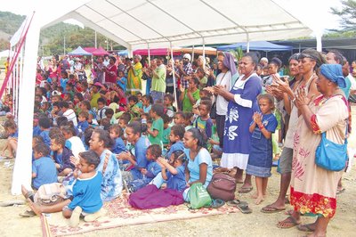 Chaque prestation d’élève a été chaleureusement applaudie par les autres écoliers et les nombreux parents présents.