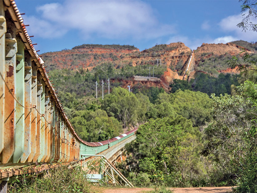 Huit jours après le blocage, la SLN annonçait la fermeture du centre de Kouaoua. Photo Julien Cinier