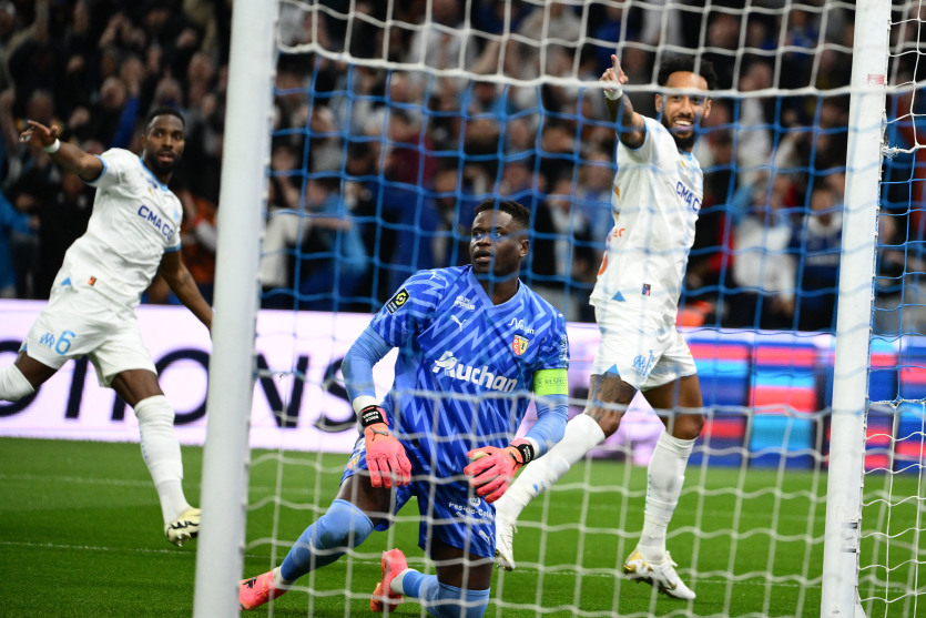 Ligue 1 : l’OM en confiance, Lyon domine Monaco et offre un 12e titre au PSG thumbnail