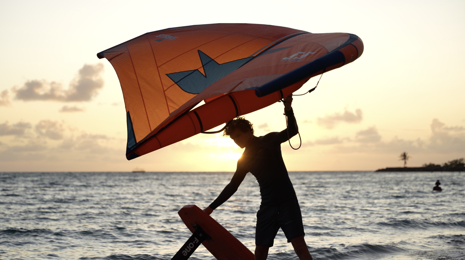 Risque requin : les activités nautiques et la baignade de nouveau autorisées à Nouméa