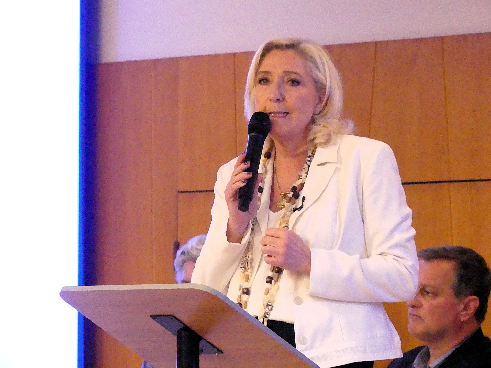 Marine Le Pen exhorte l’Europe à acheter du nickel calédonien