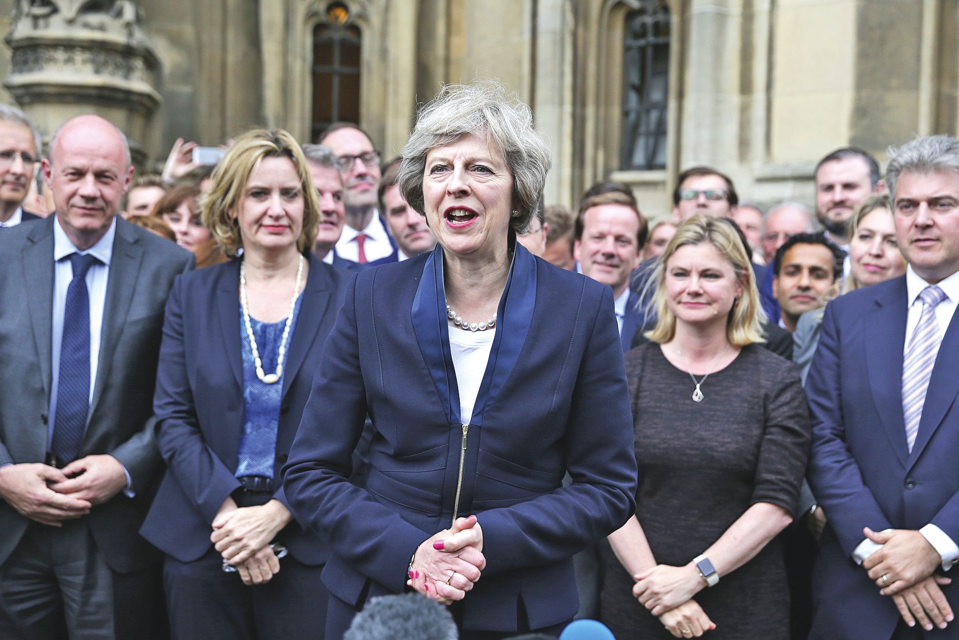 Acclamée par ses partisans, Theresa May a clairement énoncé ses positions dès sa première allocution.
