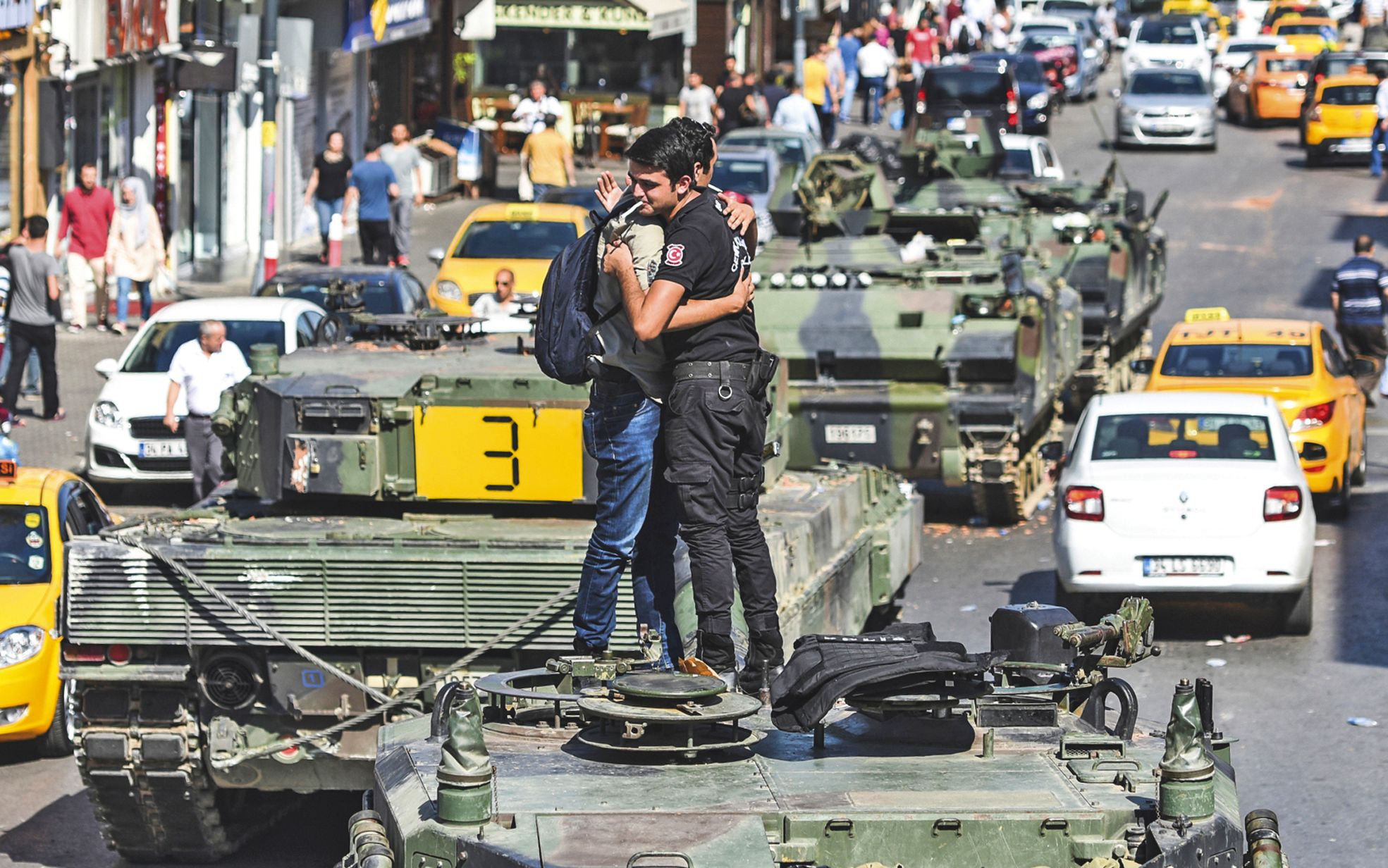 2 800 militaires ont été arrêtés. Le putsch n’a pas eu  le soutien de toute l’armée, contrairement aux précédents.