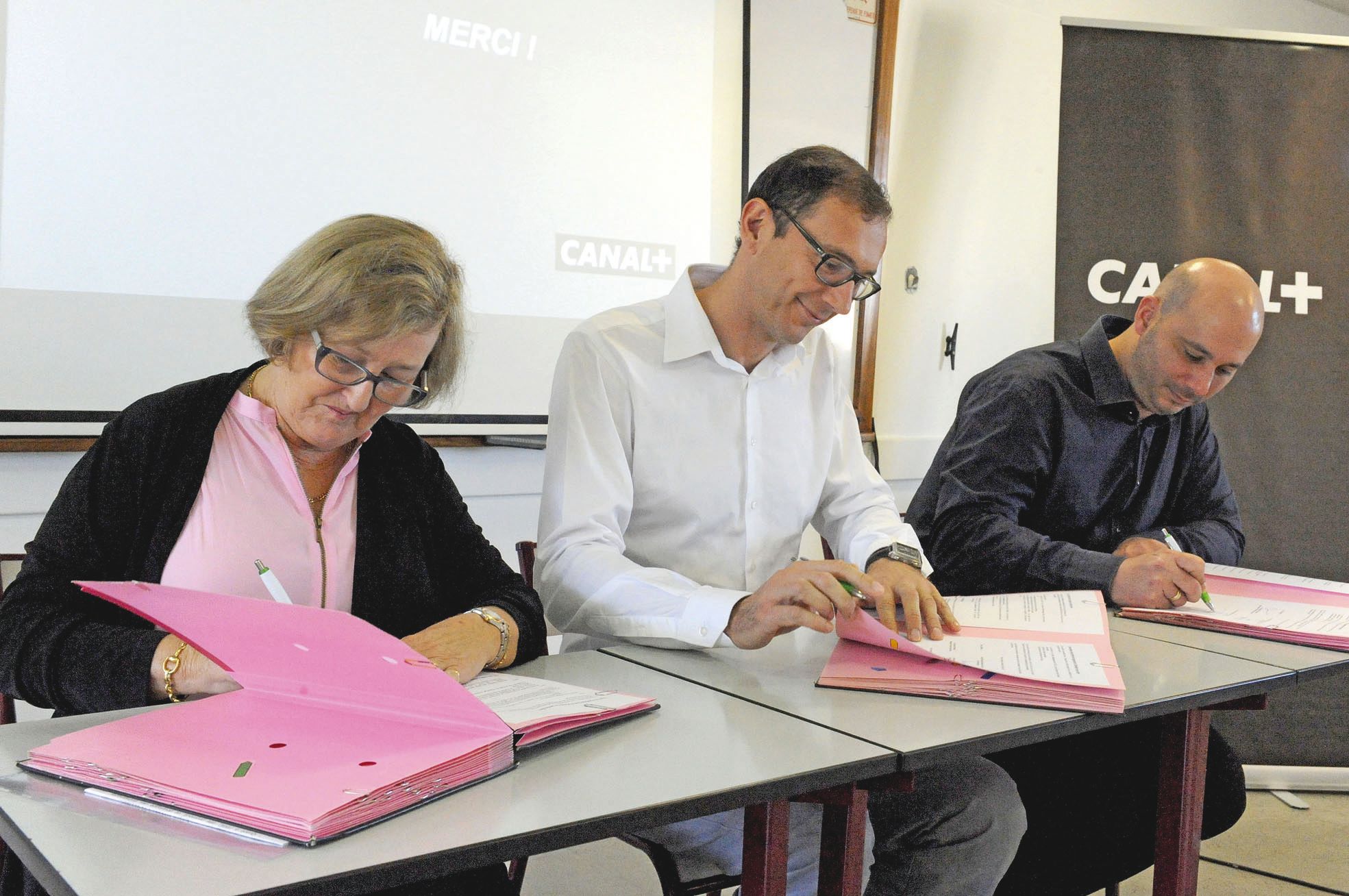 Jennifer Seagoe, présidente de la CCI, Frédéric Brochard, directeur général de Canal+ et David Guénant, vice- président de l’association des parrains.