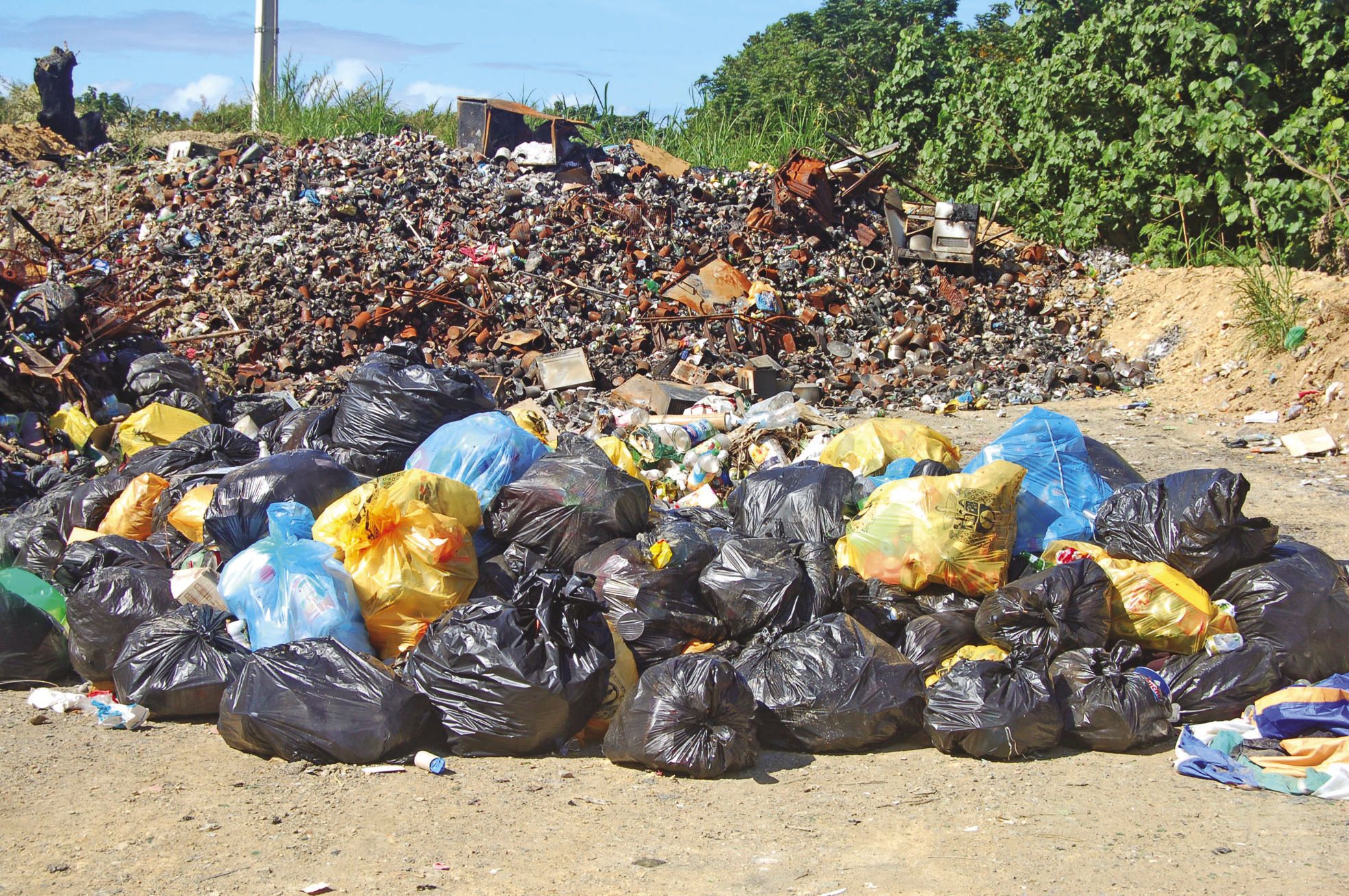 Le dépotoir municipal arrive à saturation et ne correspond pas à une gestion des déchets respectueuse de l’environnement.