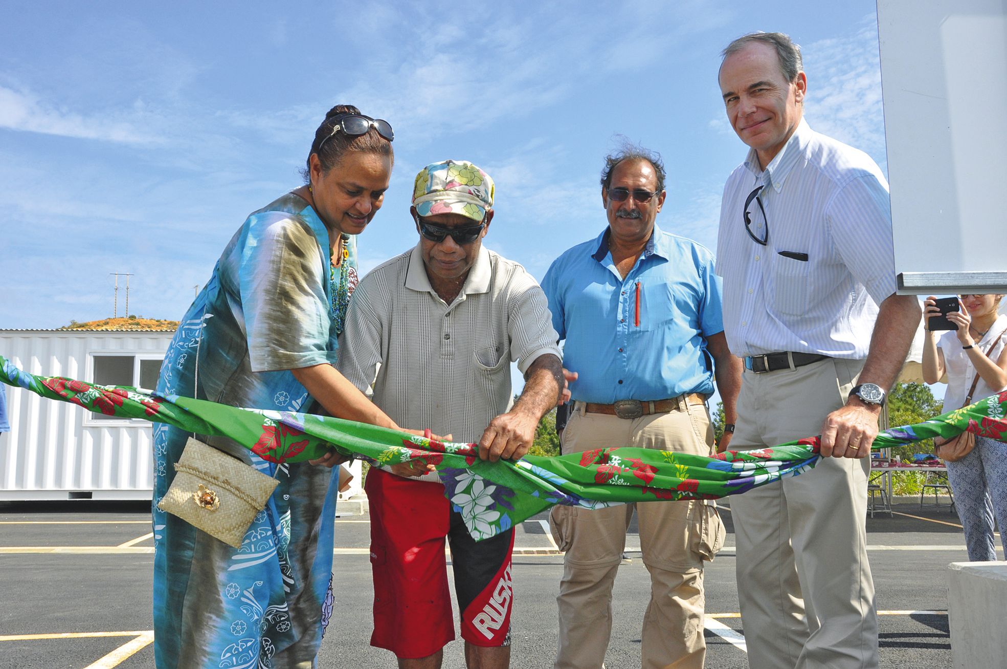 Henriette Hmae, maire de Poum, Jean-Paul Tidjine, grand chef du district coutumier  Nenemwa, Wilfrid Weiss, président du SIVM Nord et Michel Sallenave, commissaire délégué.