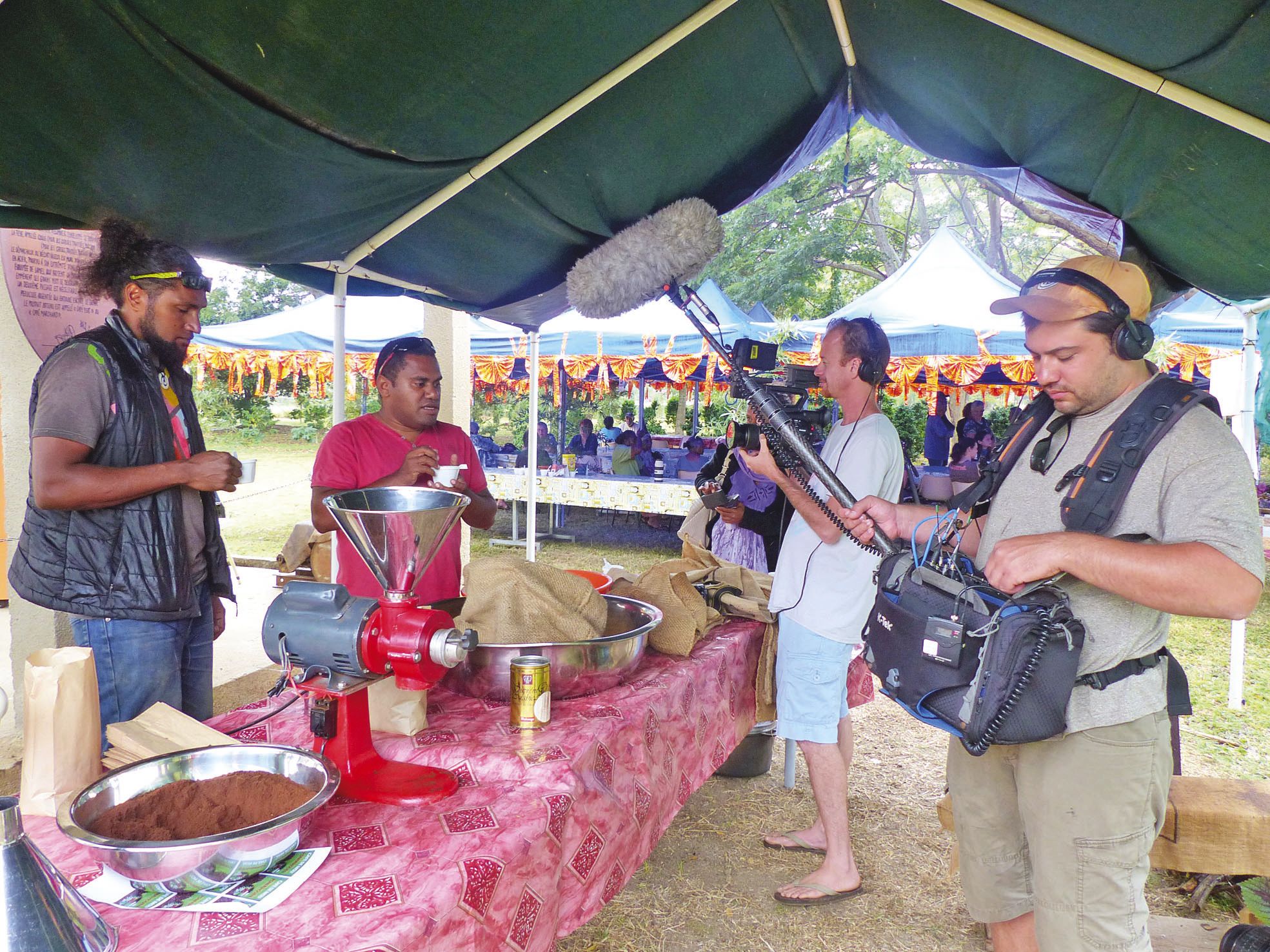 La société « Archipel Production » a suivi l\'équipe de l\'Écomusée du café, pour un documentaire de 52 minutes sur les héritiers du Pacifique.