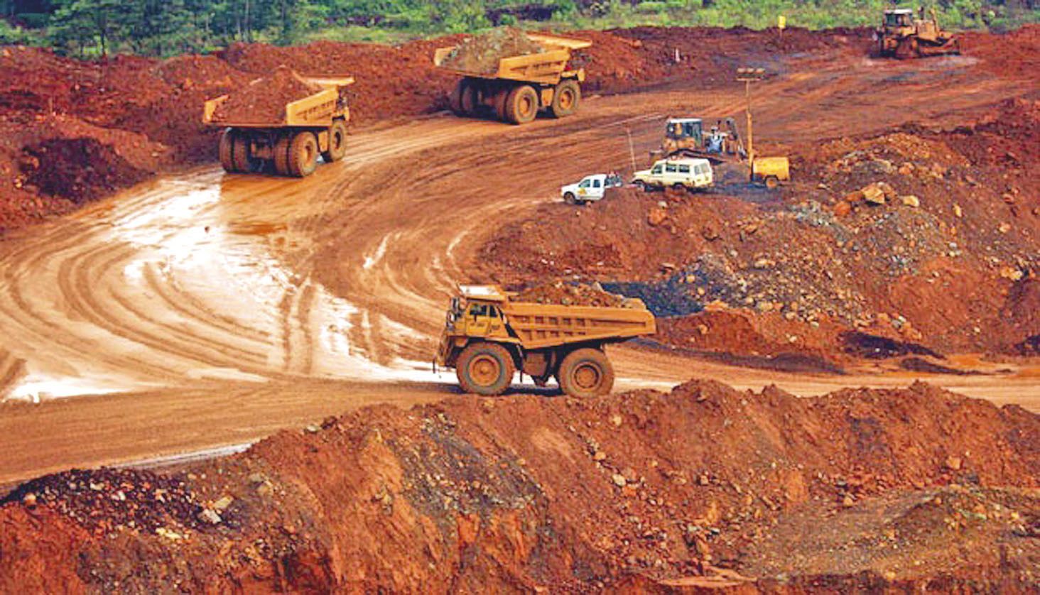 L’Indonésie a joué un rôle central sur le marché, car le pays a exporté massivement du minerai vers la Chine, gros producteur de fonte de nickel, alliage à base de nickel à basse teneur. Suite au « ban », les Chinois ont investi sur place.