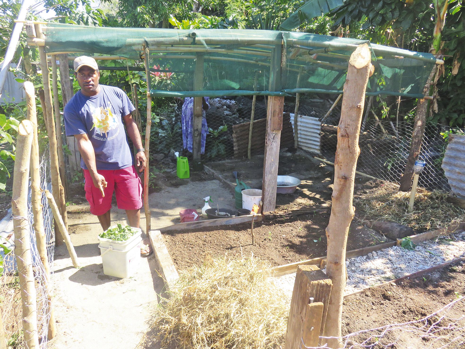 Jean-Alain, un des élèves de Do-Néva, a sensibilisé les habitants de Nguna à certaines  pratiques de culture biologique, comme avec l’arachide.