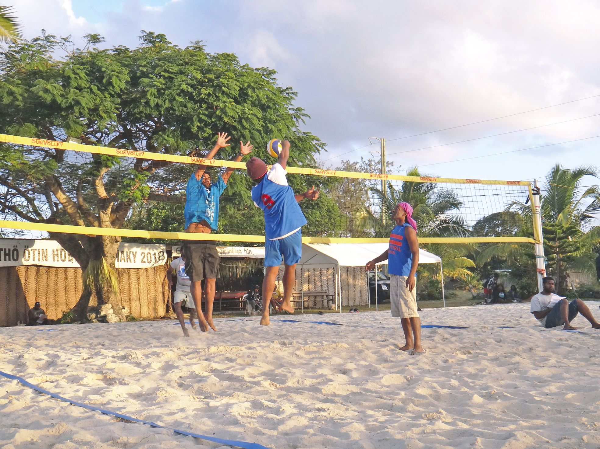 Le premier tournoi de beach-volley était destiné à qualifier les meilleures paires aux finales territoriales.
