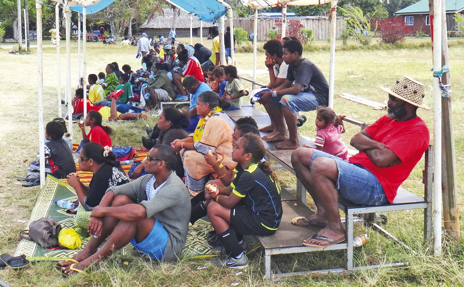 Les participants ont vécu au sein de la tribu de Gossannah. La population n’a pas hésité à venir les encourager.
