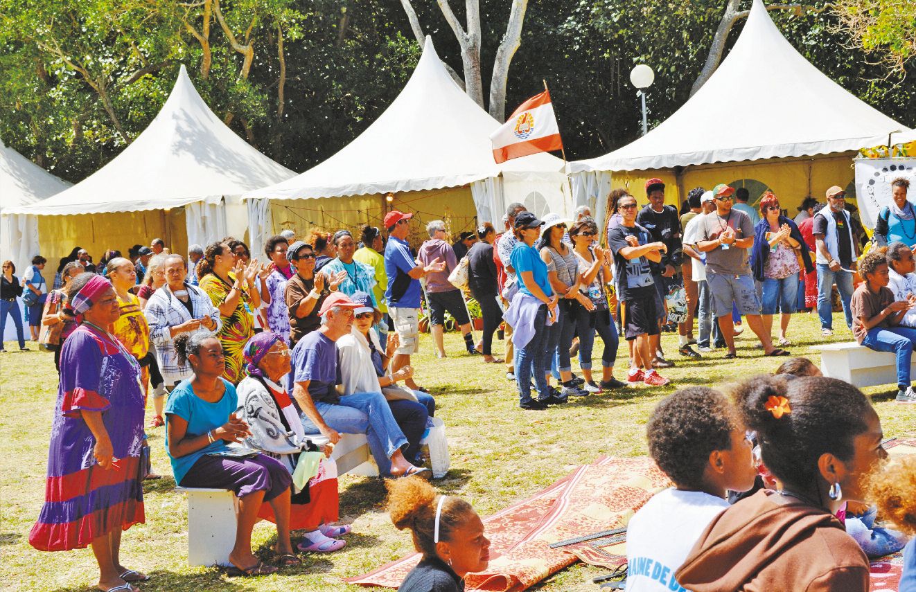Organisé par la province Sud depuis 2013, le festival « les couleurs de Déva » permet de rassembler toutes les communautés et attendait cette année près de 7 000 personnes.
