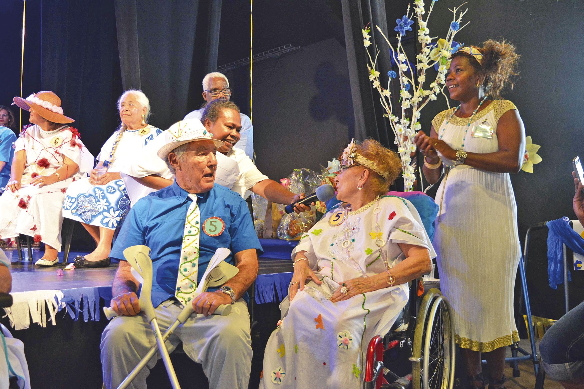 Après le moment des défilés, vient la fatidique épreuve des présentations. Et à ce petit jeu, bon nombre de candidats ont pour le moins fait preuve de répartie.