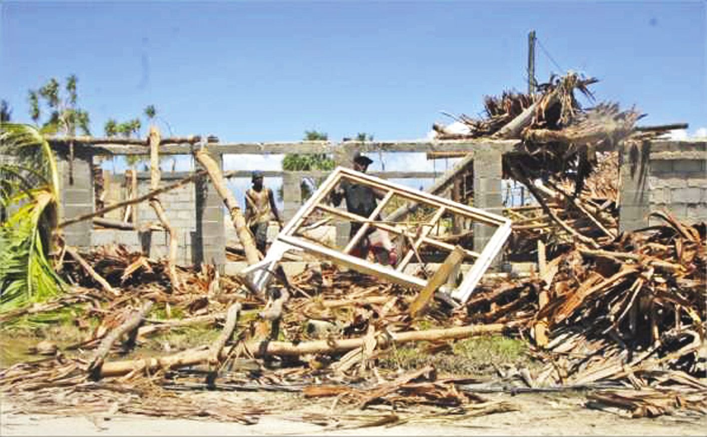 Le 17 mars 2015, quelques jours après le passage du cyclone Pam. L’heure était à la reconstruction. Port-Vila était dévasté.