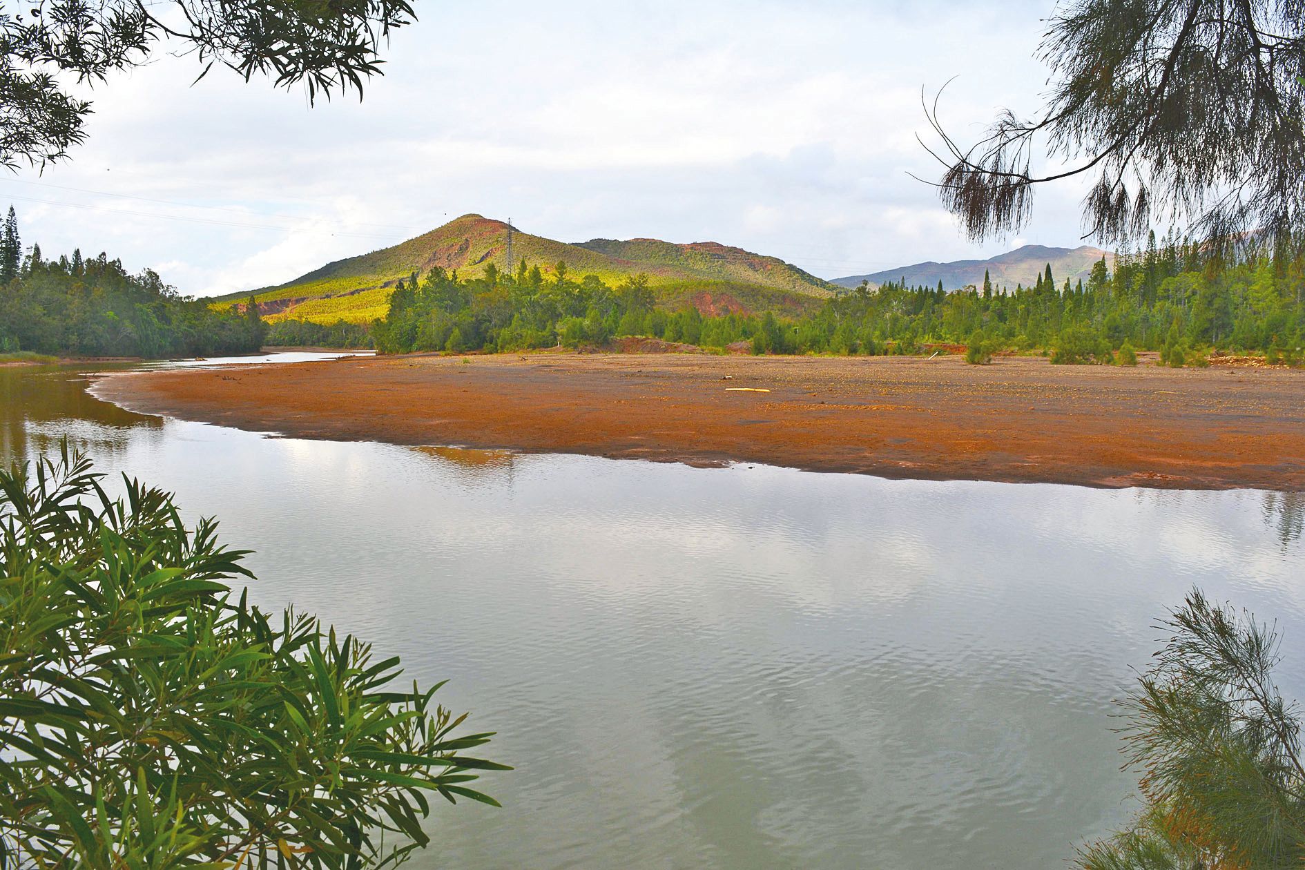 La rivière des Pirogues reste l’une des rivières les plus sauvages et préservées du Grand Nouméa.