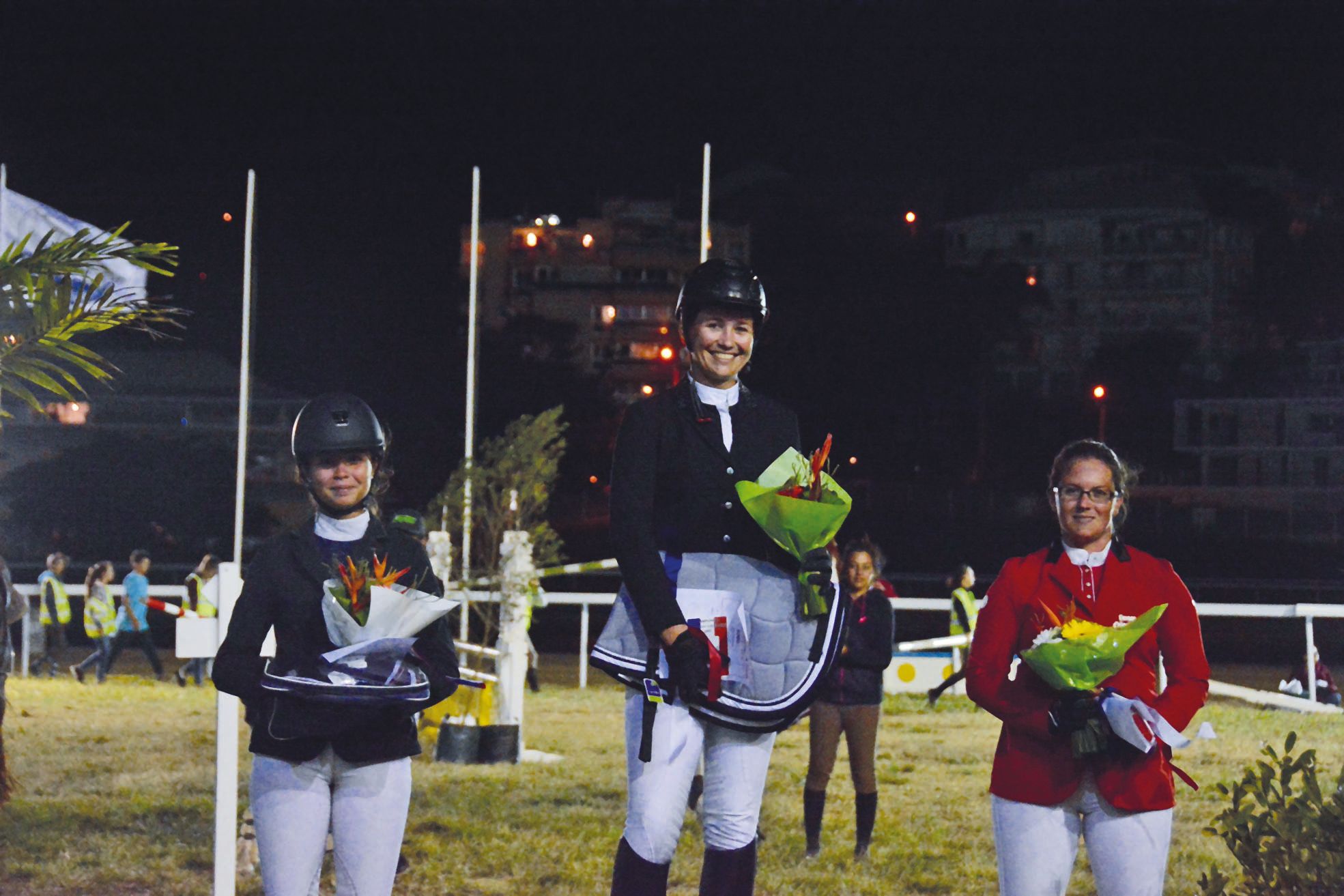 Le podium du saut d’obstacle amateur élite, de gauche à droite, Coline Capy, Audrey Mathis et Linsay Christian.