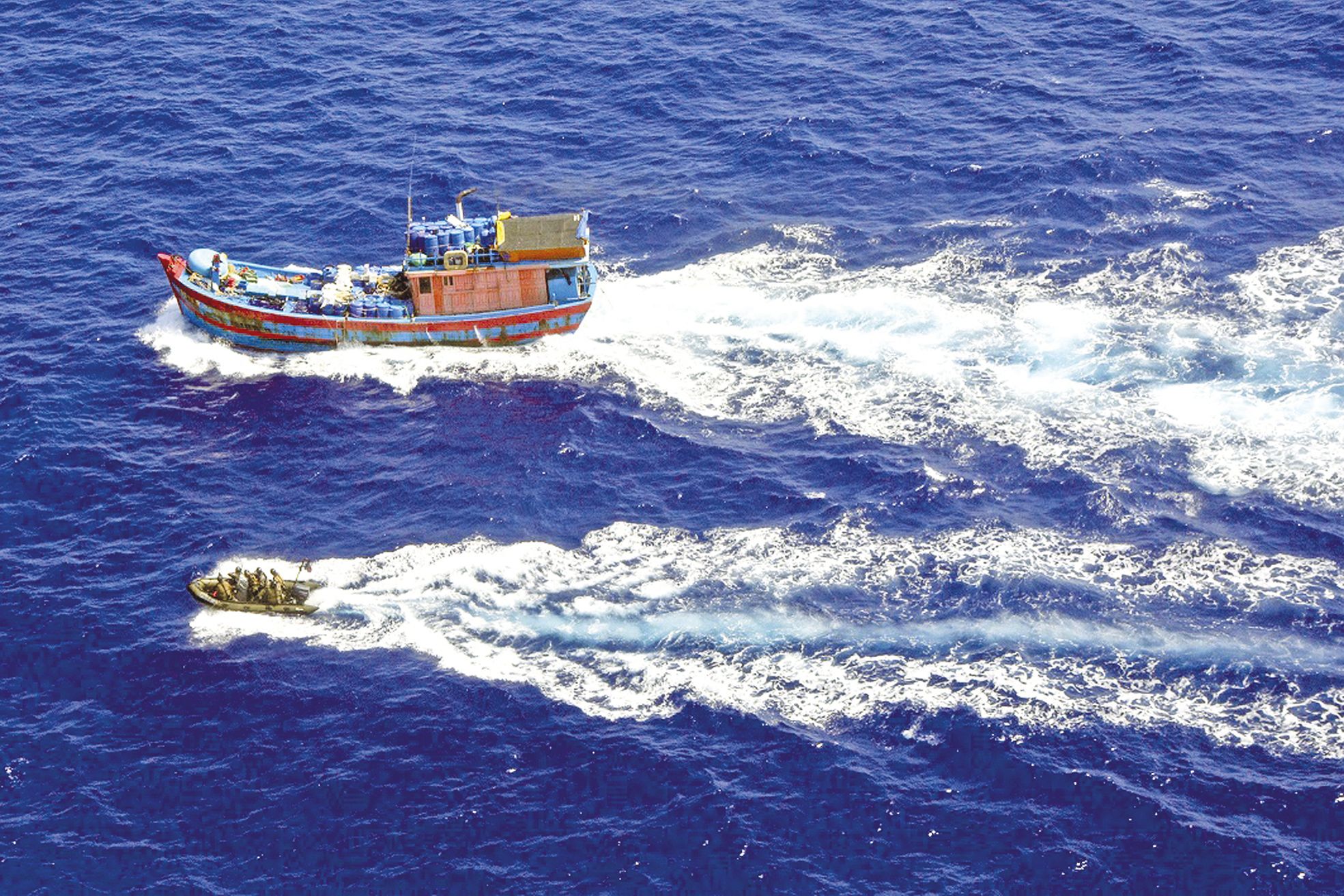 Les navires interceptés ressemblent étrangement à celui arraisonné au mois de juin. L’armateur, contacté, avait confirmé que le bateau lui appartenait, jusqu’à ce qu’il comprenne ce qu’on lui reprochait, et se rétracte…
