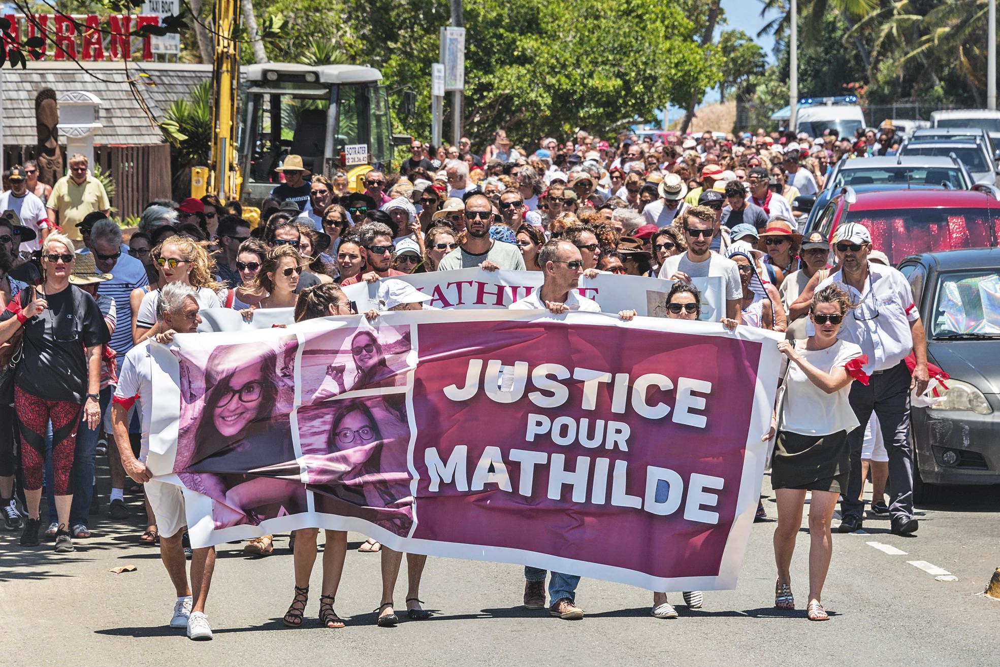 L’émotion a fait place à l’indignation. « Comment ce chauffard peut-il toujours être en liberté ? », enrage la foule.