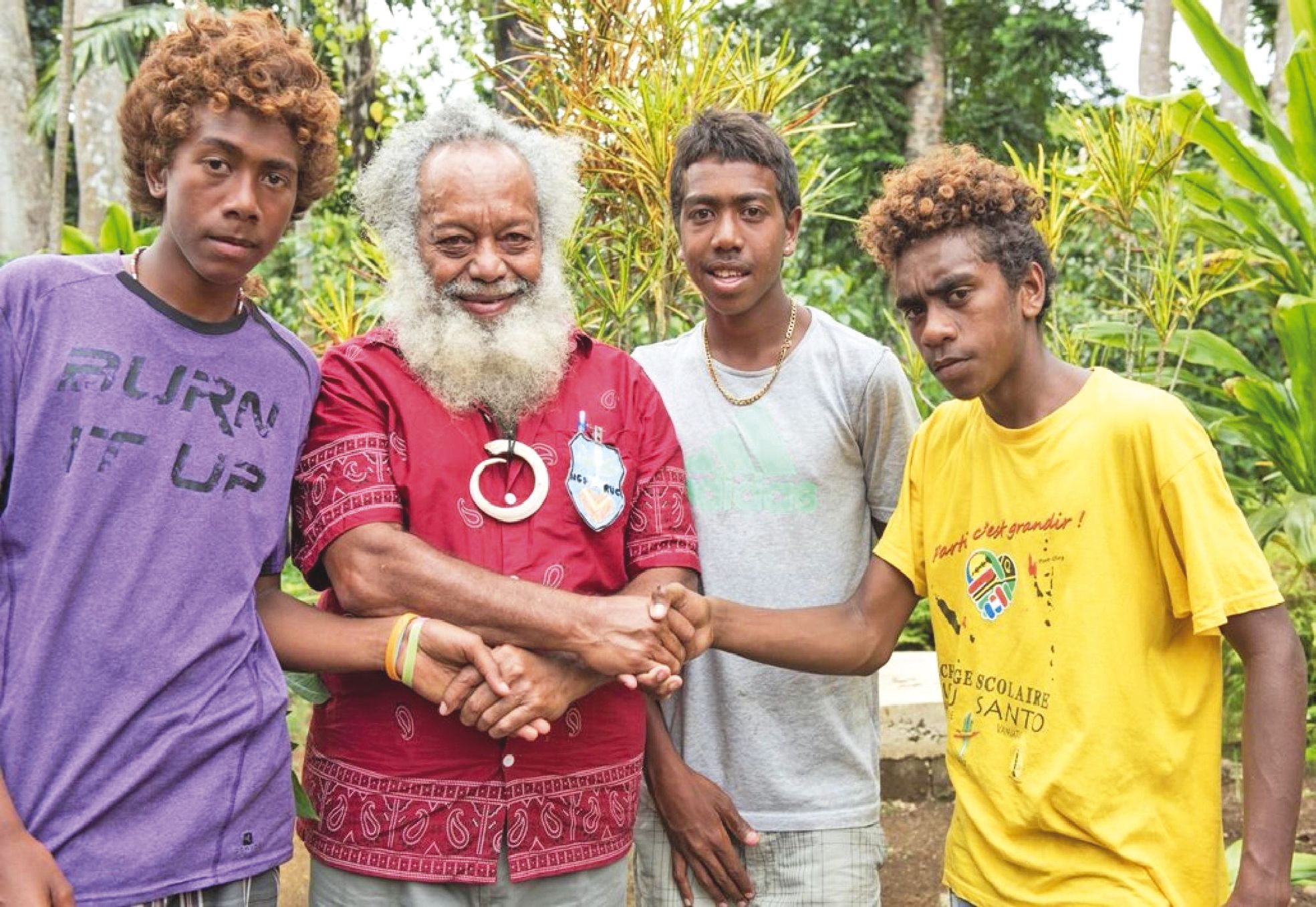 A Fanafo, les garçons de Lifou ont rencontré le fils de Jimmy Stevens,  figure du mouvement Nagriamel.