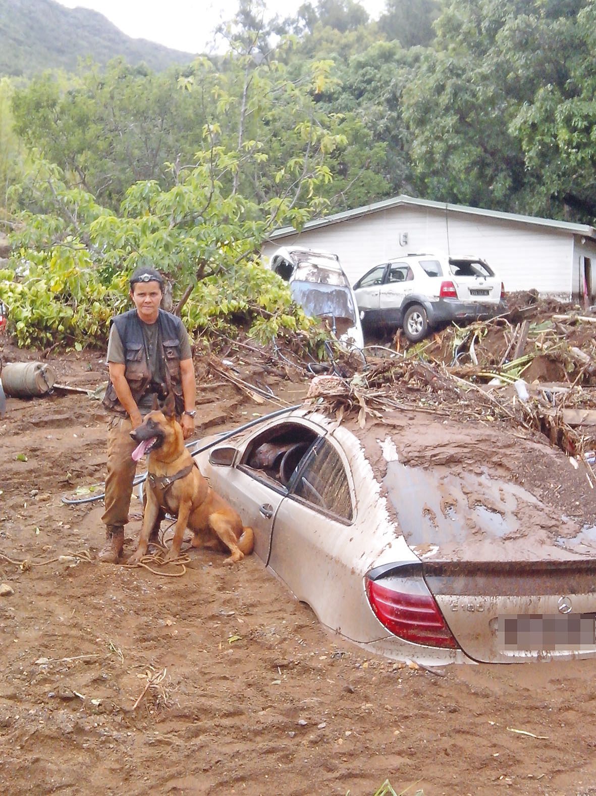 Malgré leur travail acharné, le chef Svetlana Vivier et son malinois Gloster n’ont pas réussi à retrouver des personnes encore vivantes.