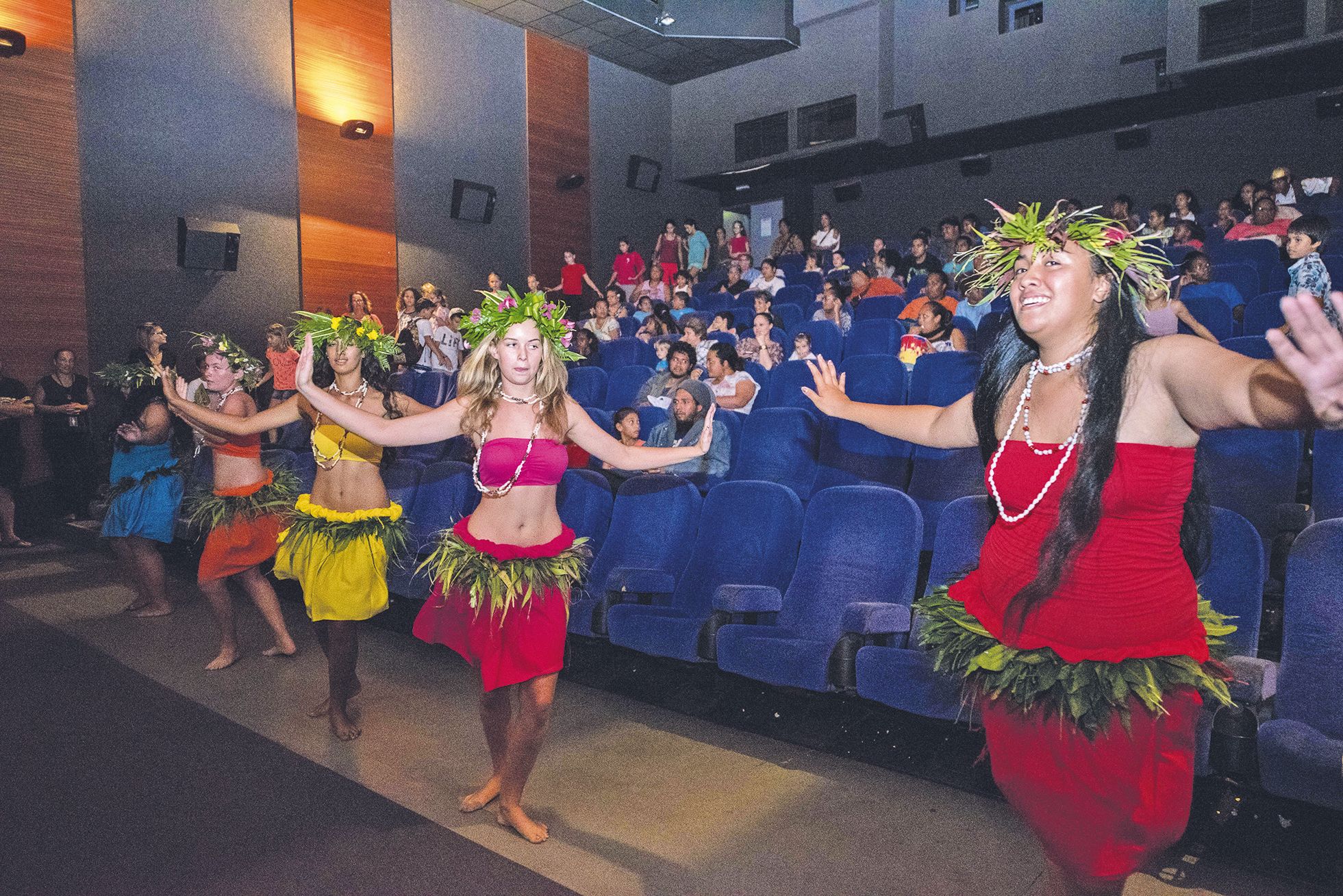 La compagnie Tamara, du Mont-Dore, a ouvertla séance inaugurale par une danse polynésienne.