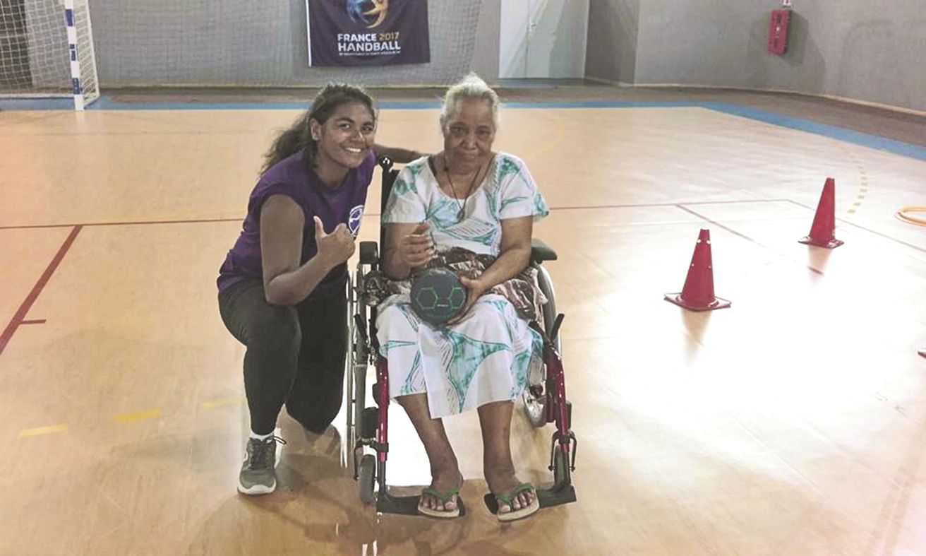 Le tournoi de « handensemble », le matin, était aussi l’occasion de créer du lien entre  les jeunes joueurs de l’Entente sportive de Païta et les athlètes en situation de handicap.