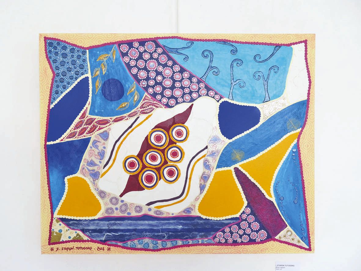 Beaucoup plus abstraites, les nouvelles toiles de l’artiste cherchent à  « éteindre la morosité ambiante à travers une profusion de couleurs ».