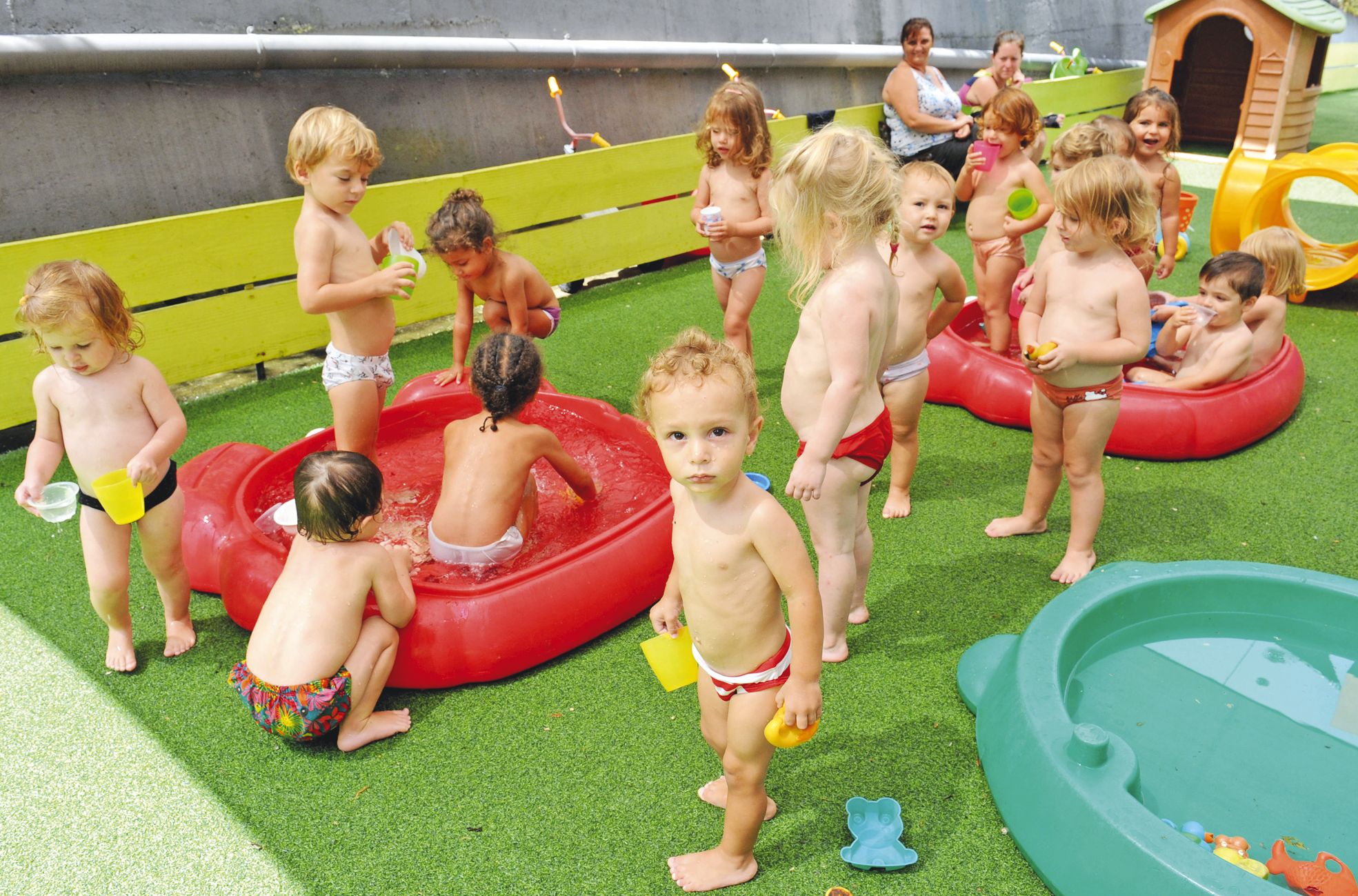 Pour le gouvernement la « répartition des modes de garde » est aussi un sujet important. Les aides-maternelles n’ont pas de statut.