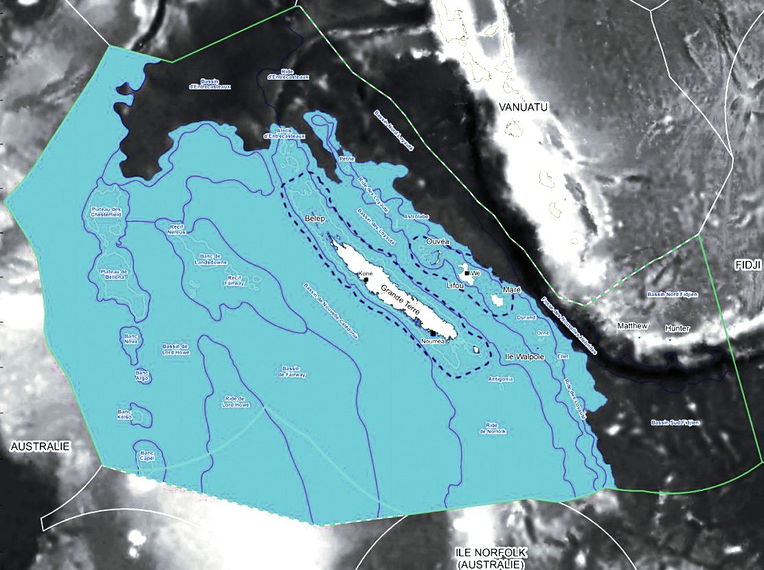 En bleu, le continent immergé Zealandia, favorable à la présence d’hydrocarbure et qui couvre tout l’Ouest du parc de la mer de Corail.