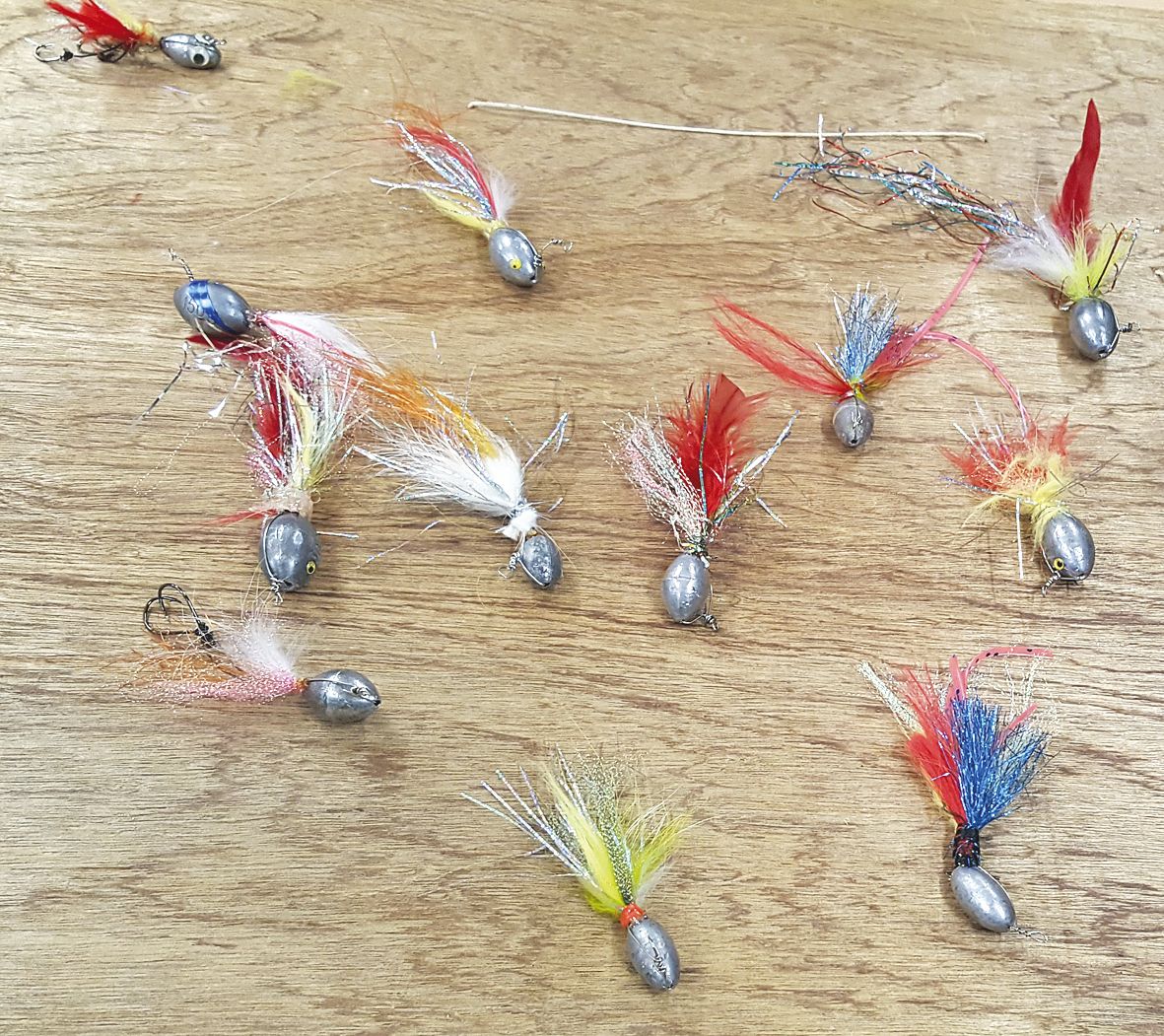 Leurres type « rubbers-jigs », imitation poulpe, fabriqués artisanalement par les membres du club de pêche Calédonie GT association.