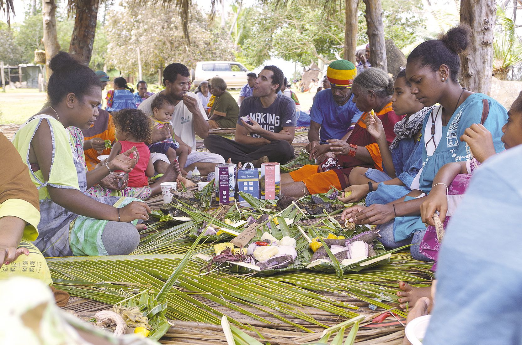 La fête des ignames est l’occasion de réunir tous les membres de  la tribu et de régler les conflits existants par la parole et le partage.