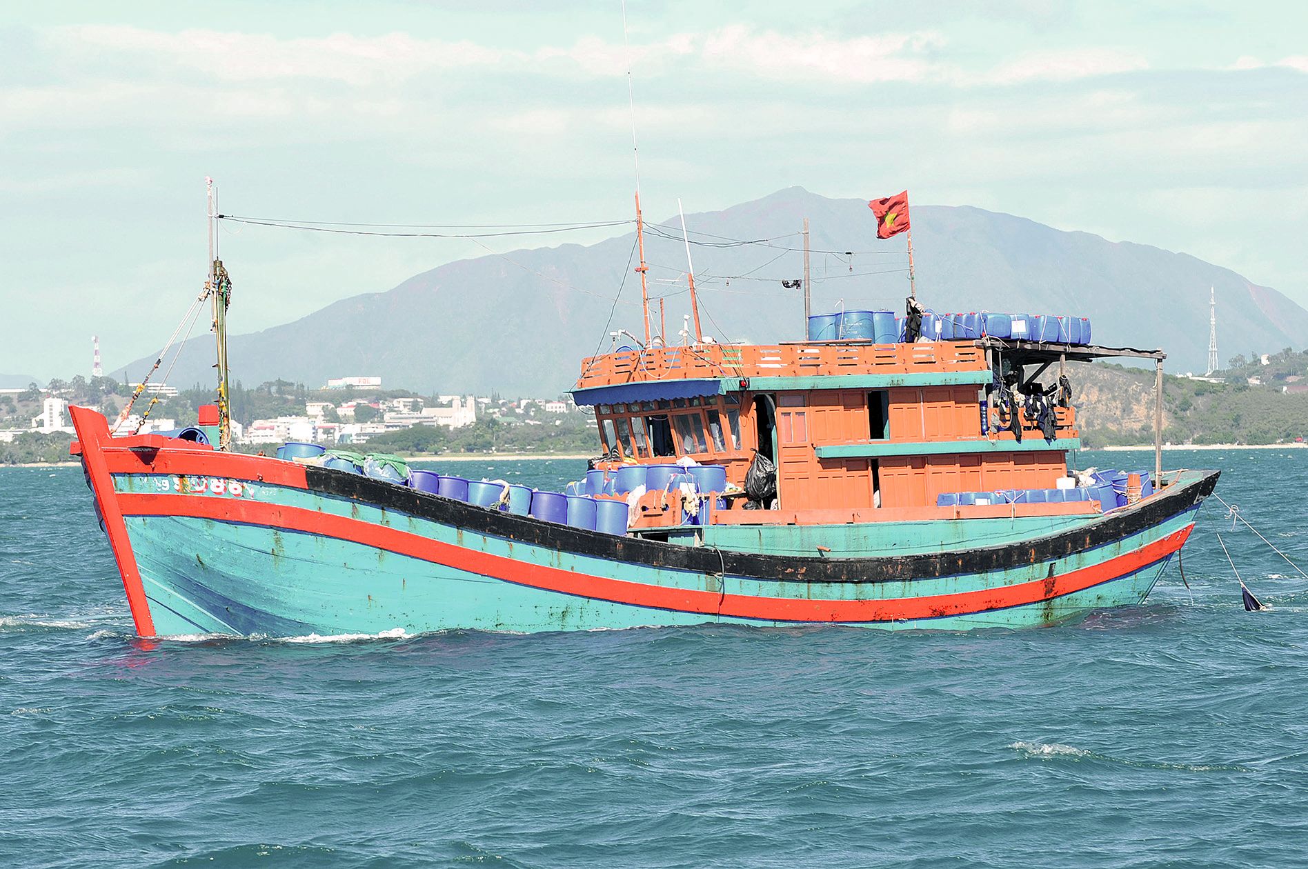 L’équipage, composé de seize pêcheurs clandestins vietnamiens, a été pris en charge par la police aux frontières ce week-end lors de son arrivée à Nouméa.