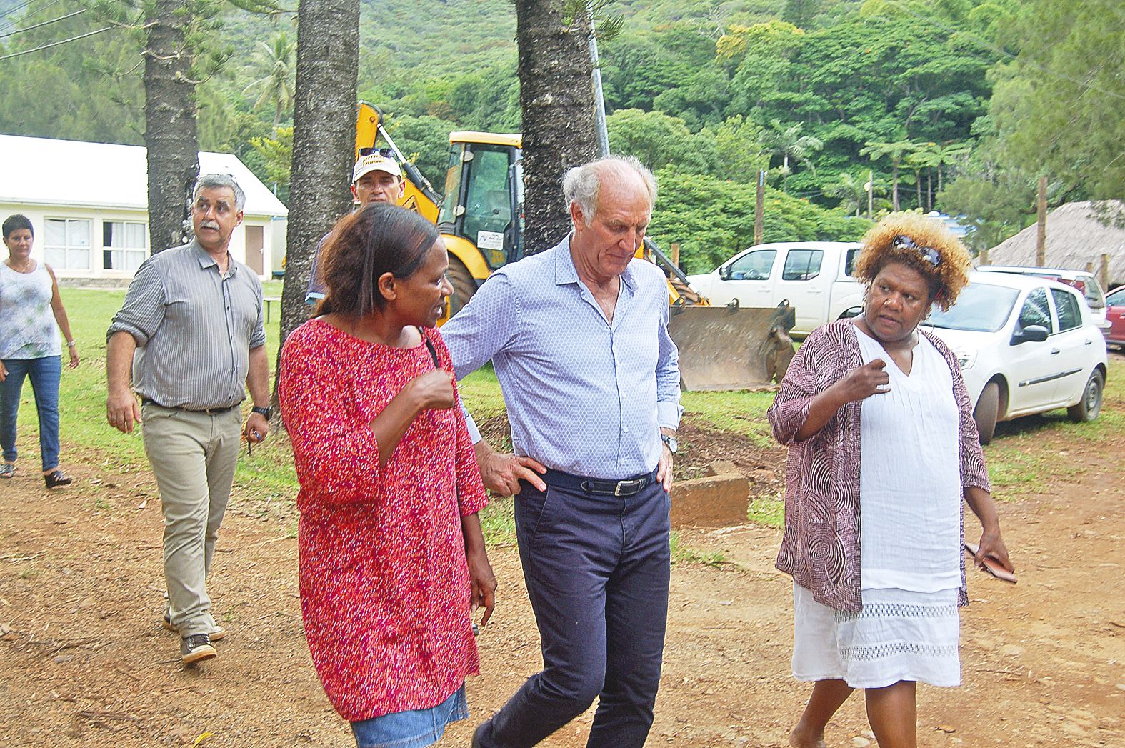 Hélène Iékawé, ici en discussion avec Jean-Charles  Ringard-Flament et Danielle Guaenere.