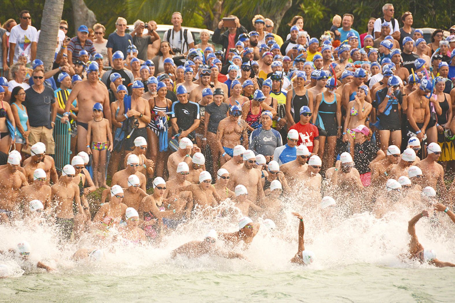 Le record de participants date de 2009 avec 603 nageurs. Il y en avait une cinquantaine lors de la 1re édition.