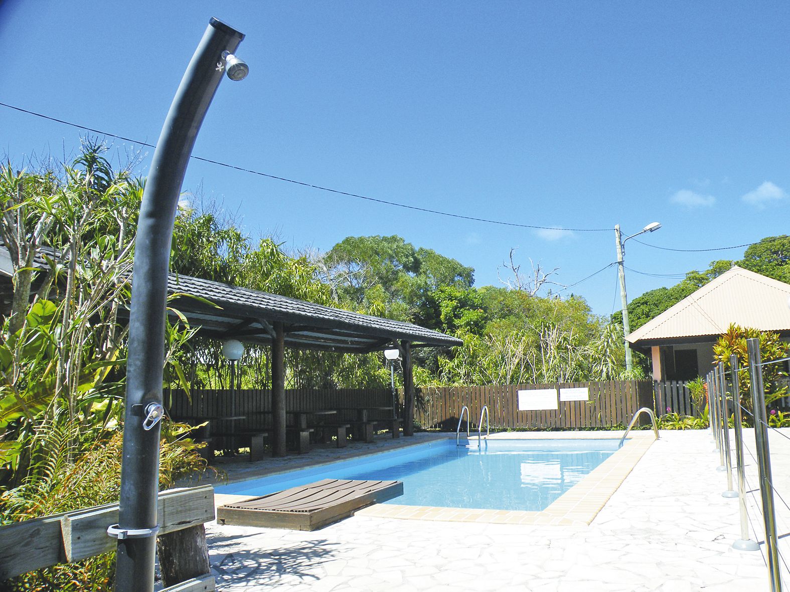 Situé à 500 m de la mer, le gîte offre également la possibilité de faire  un petit plongeon... dans la piscine.