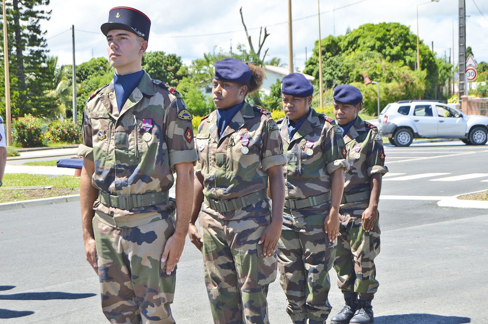 Quatre volontaires techniciens ont été décorés de la  médaille de la Défense nationale.