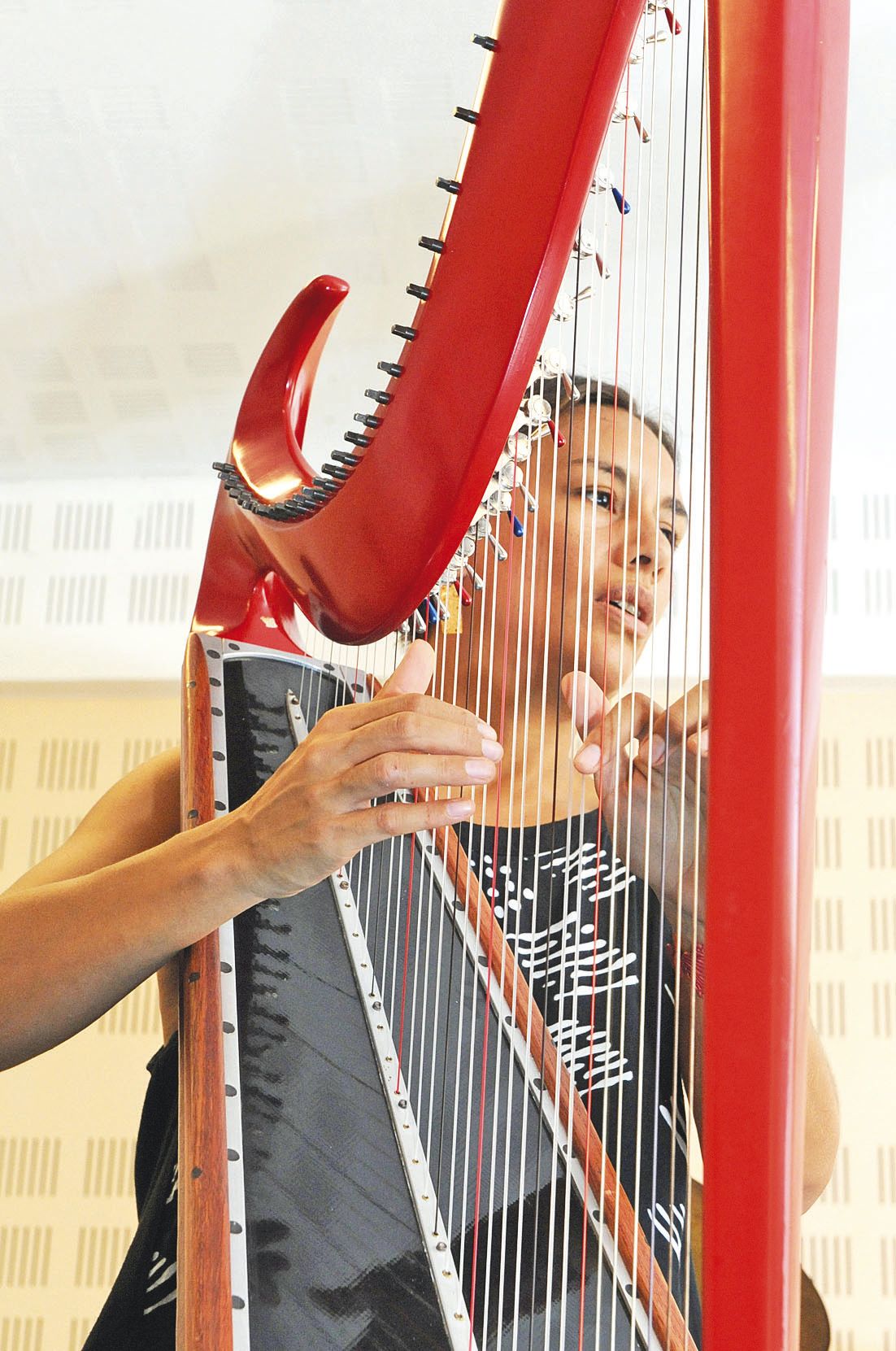 Férue de musique expérimentale, Natalia Mann a aussi une formation classique de haut niveau, en harpe et en piano.