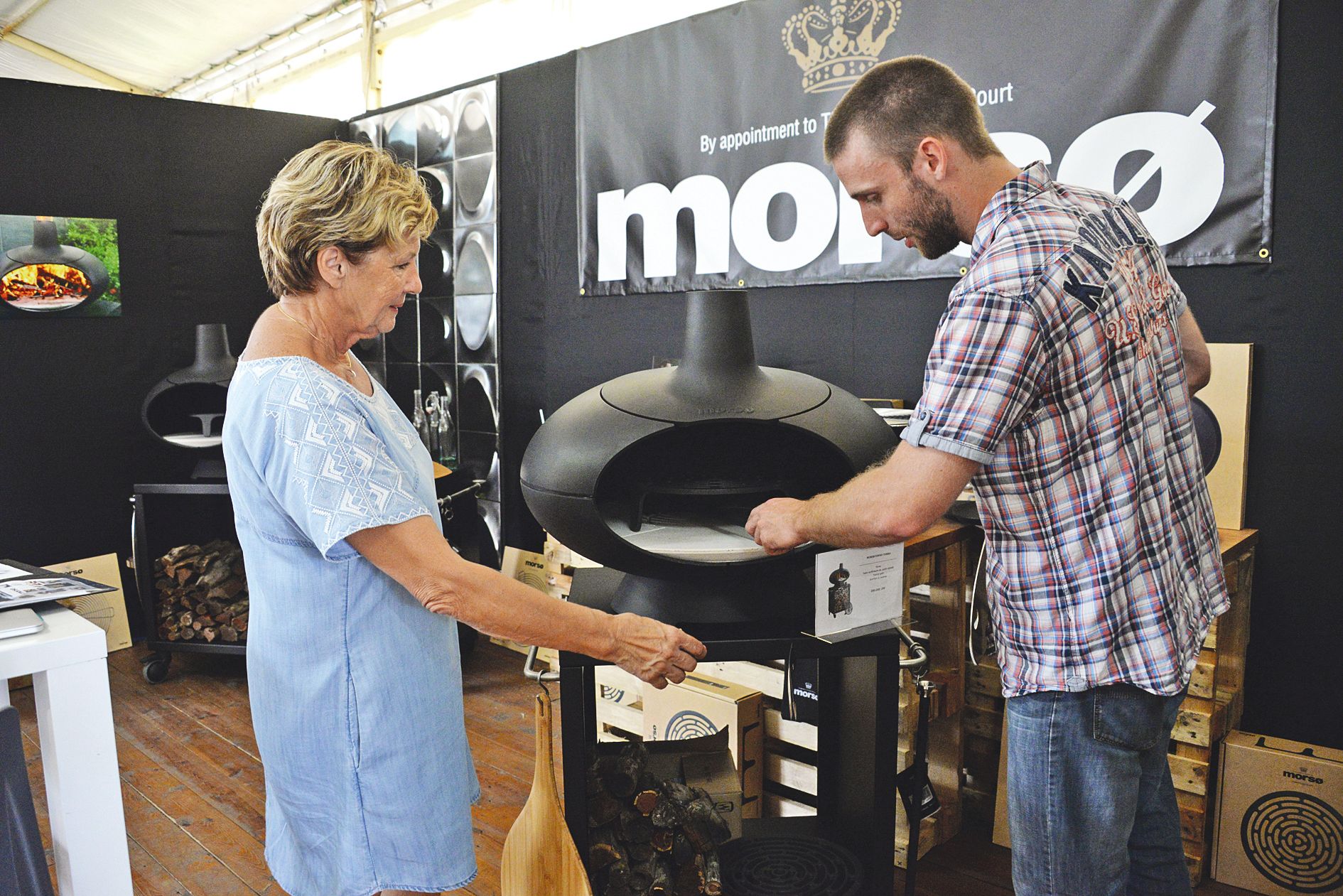 Importés du Danemark par la société Hurbel Import, les fours à bois Morsø, marque  spécialisée dans la fonte haut de gamme, ont également une vocation décorative. 