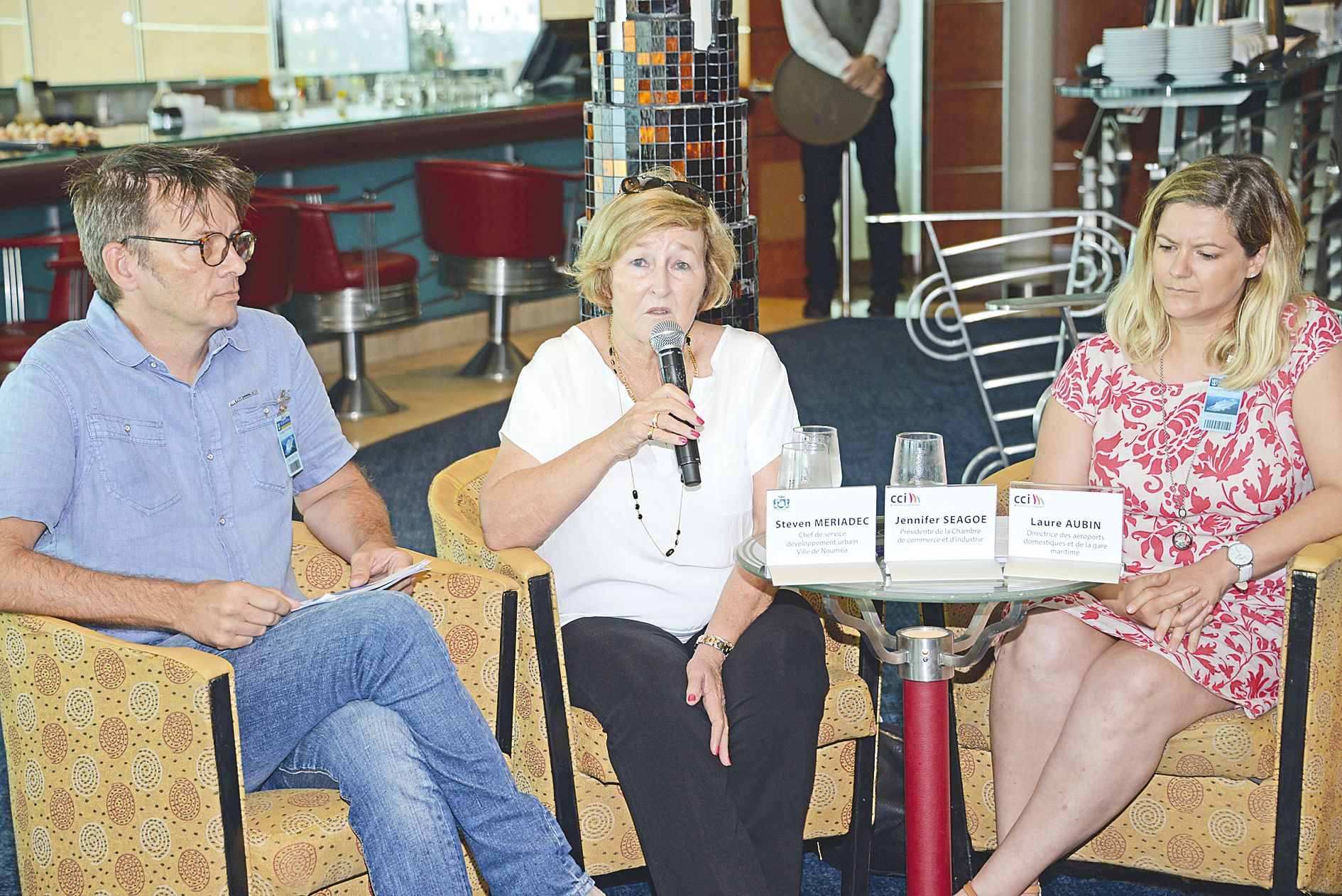 Autour de Jennifer Seagoe, Steve Meriadec, en charge du développement urbain à Nouméa et Laure Aubin, de la CCI.