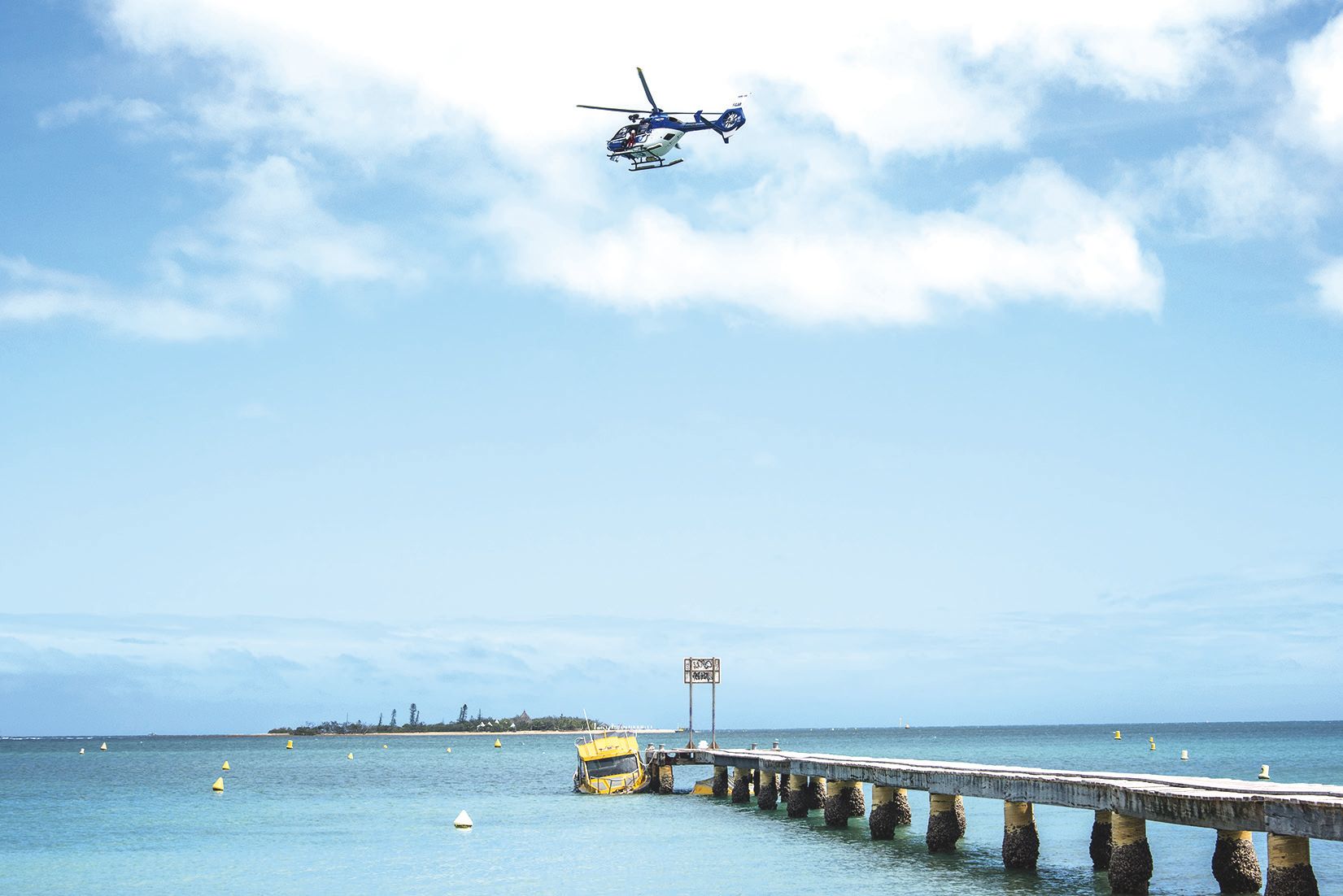 1 > Sécurité civile, gendarmerie, police, pompiers, Centre de coordination de sauvetage maritime (MRCC), Société nationale de sauvetage en mer (SNSM)... Une quarantaine de sauveteurs ont été mobilisés au cours de la journée de samedi.Prévenu à 1 heure 