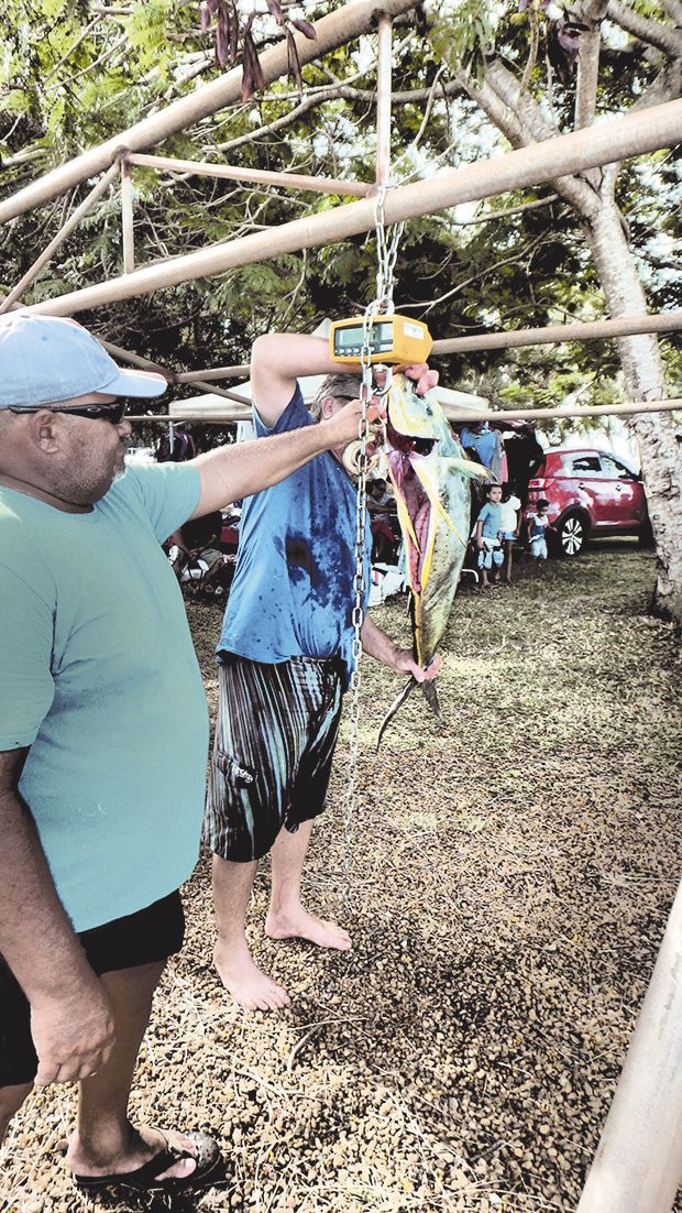 A Népoui, un vide-greniers et un bingo ont aussi été mis en place. Le concours de pêche au gros a attiré une quinzaine de participants. Malheureusement, les poissons n’étaient pas au rendez-vous. Le vainqueur est Serge Roy, suivi par Nicolas Hernu et Jerr
