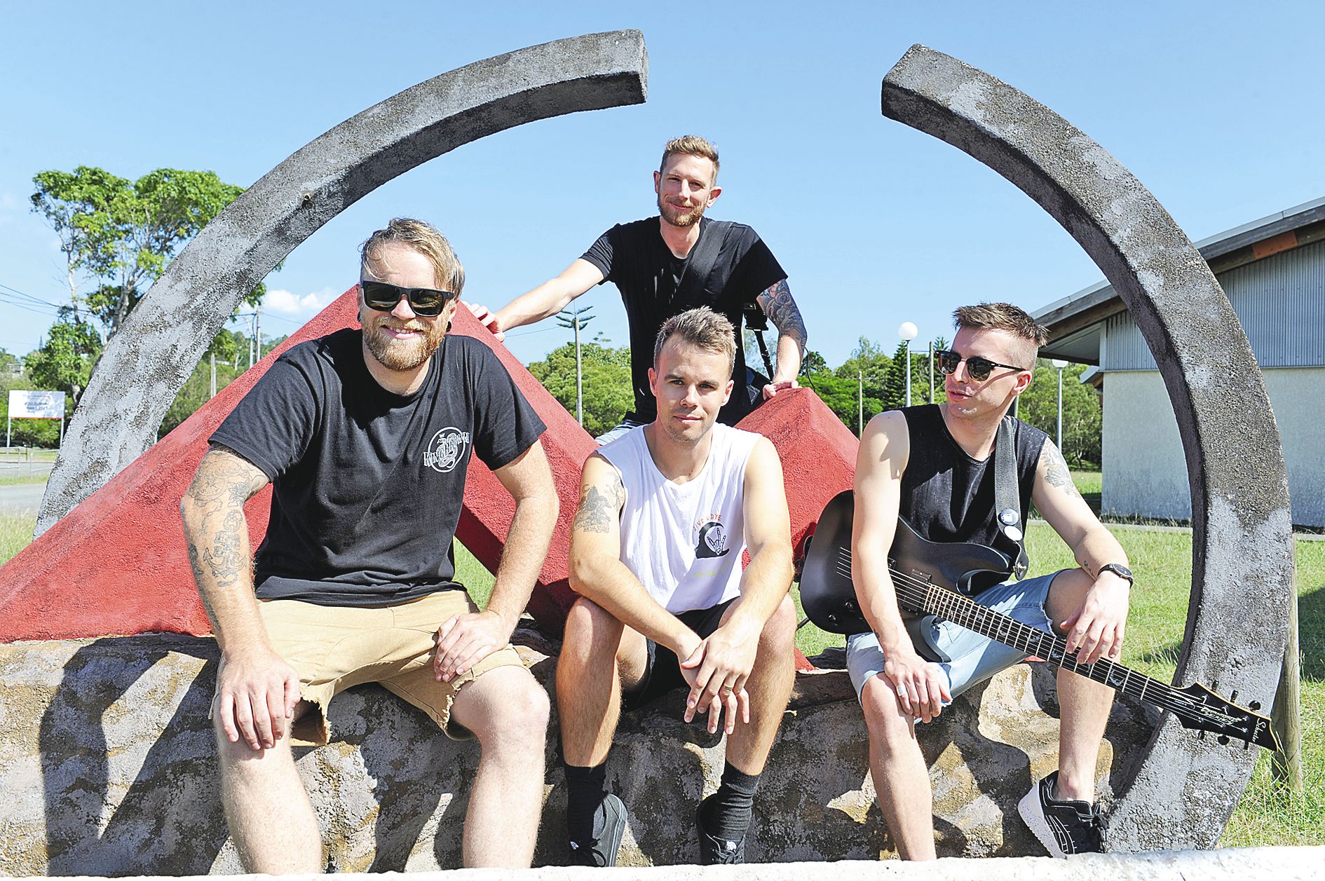 Silence the City fait du « hard rock alternatif moderne ». On y trouve Sam (à l’arrière, basse), Justin (à gauche, chant), Adam (batterie) et Chris (guitare).