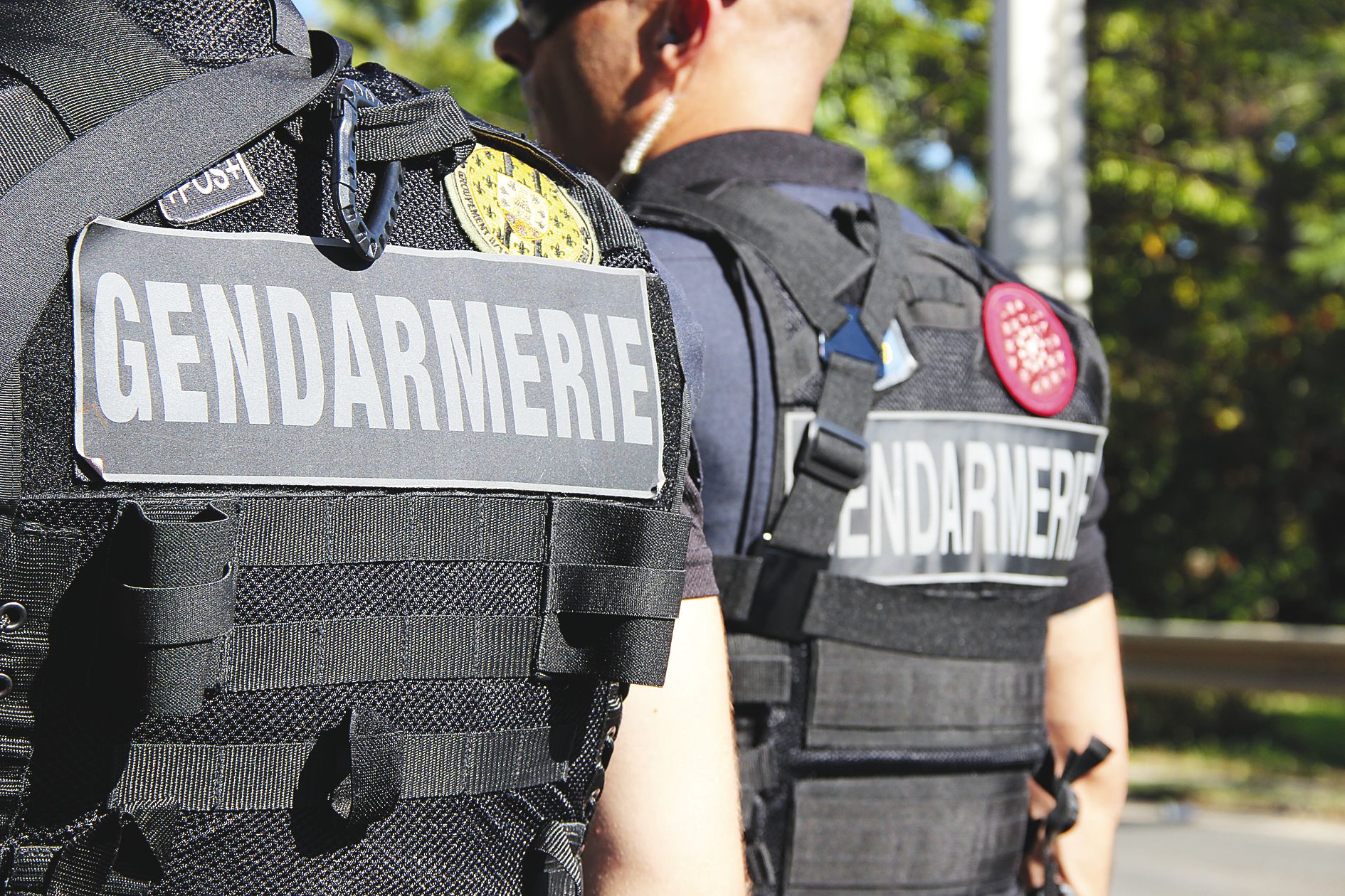 Les gendarmes ont mené une vague d’arrestations dimanche. Six personnes, soupçonnées d’avoir participé à cette flambée de violence, ont été interpellées et placées en garde à vue.