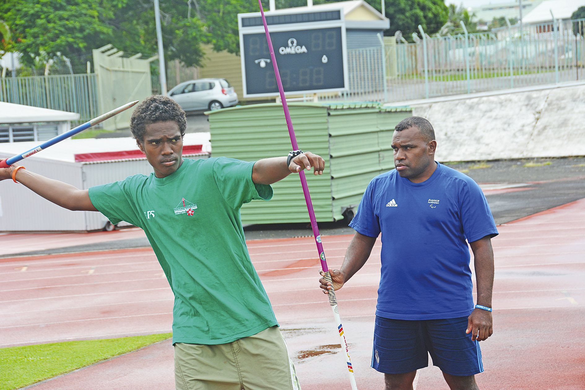 À côté de ses entraînements, Thierry partage également son expérience avec les plus jeunes. L’occasion pour lui de constater les défauts et d’affiner sa technique.