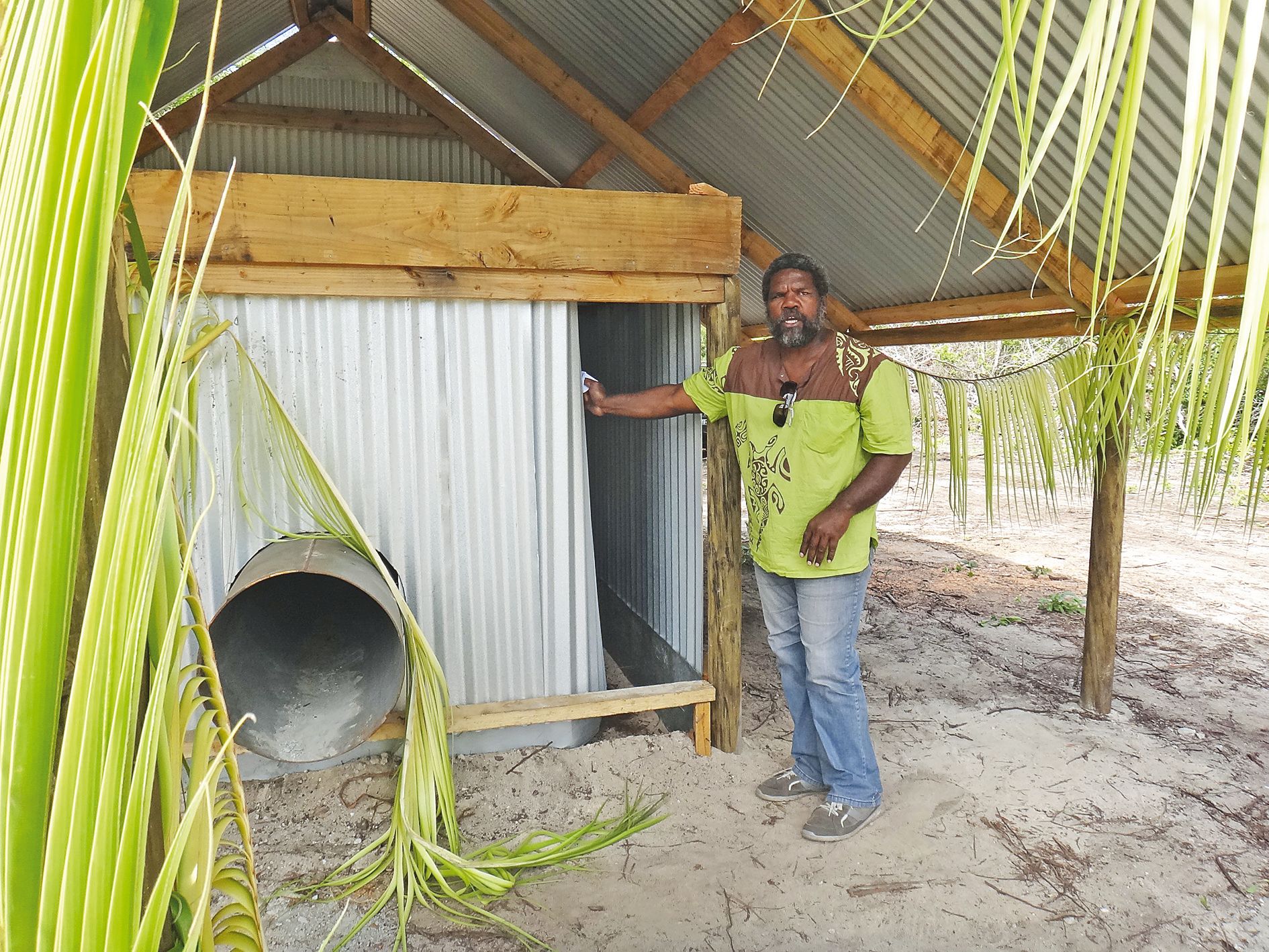 Albert Ouaiegnepe, adjoint au maire, a détaillé l’historique du four à coprah.