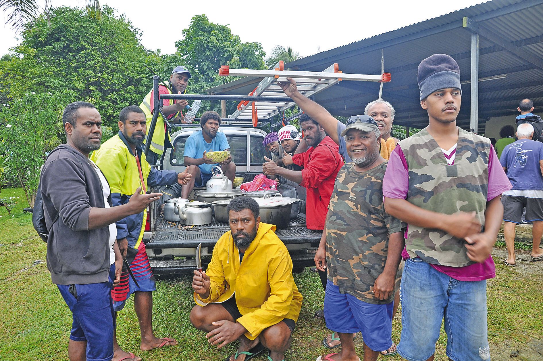 Les marmites sont prêtes à être livrées à Nécé chez Wéwé qui accueille toute la troupe de danse de Wallis-et-Futuna.