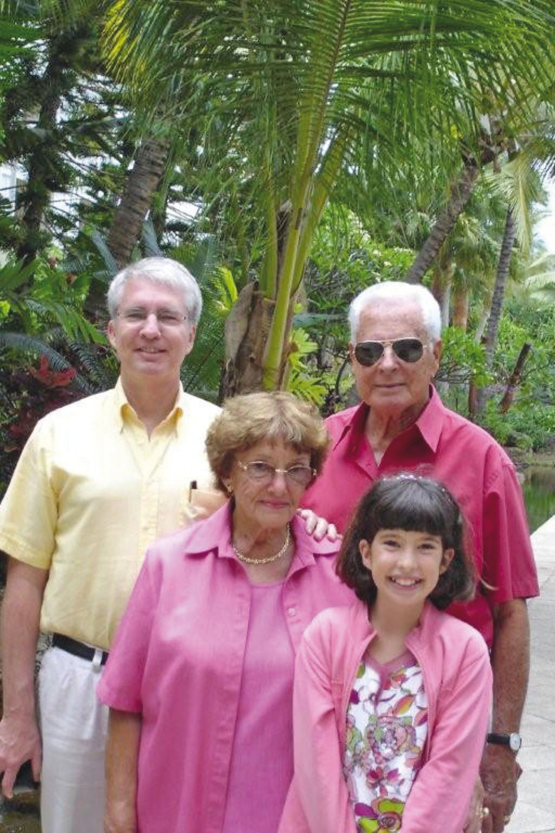 Jean-Marc Morandeau (chemise jaune), actuellement directeur financier de Total au Venezuela, pose aux côtés de ses parents Maurice et Carmen, née Monin, et de Laetitia, la fille de sa sœur Véronique.