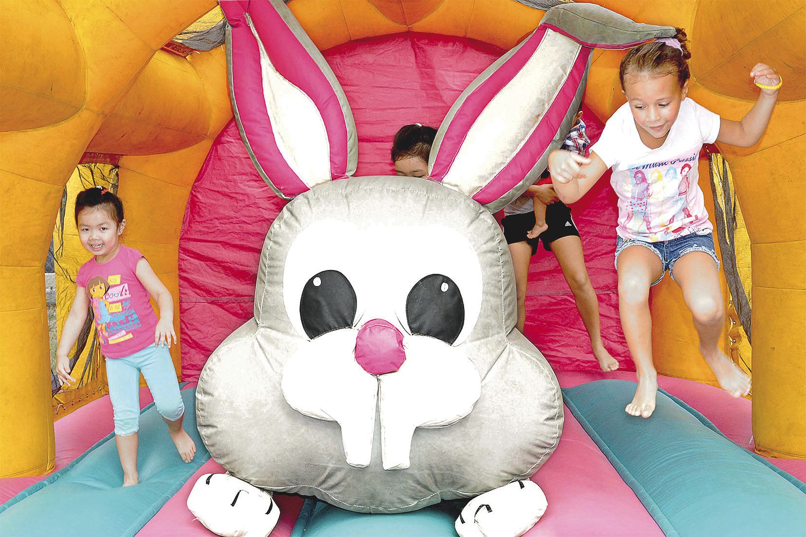 Les enfants ne se sont pas fait prier pour s’amuser et s’éclater au château gonflable où ils ont pu libérer leur trop-plein d’énergie.